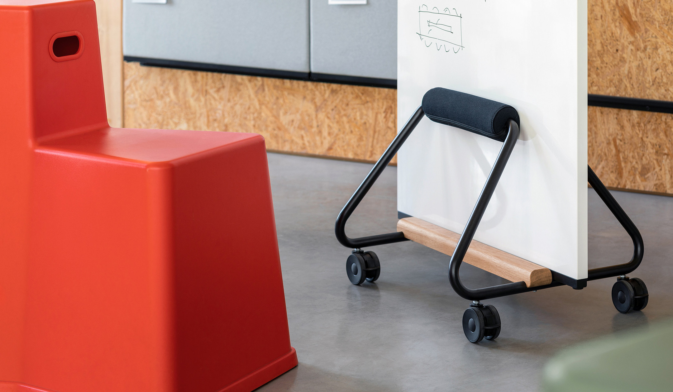 Vitra-Dancing-Trolley-zum-Transport-von-Pinnwanden-und-Whiteboards