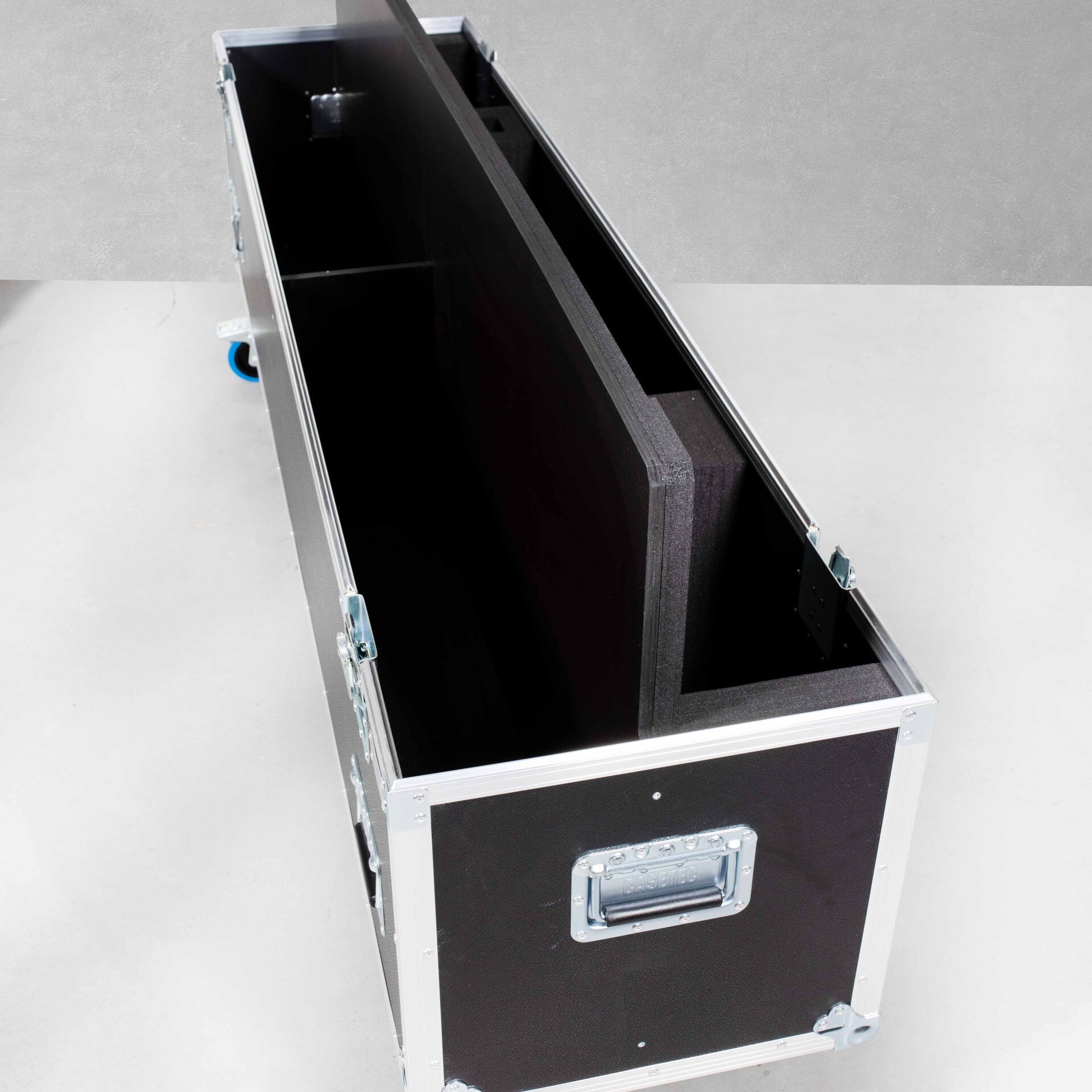 Casetec-flightcase-voor-een-65-beeldscherm