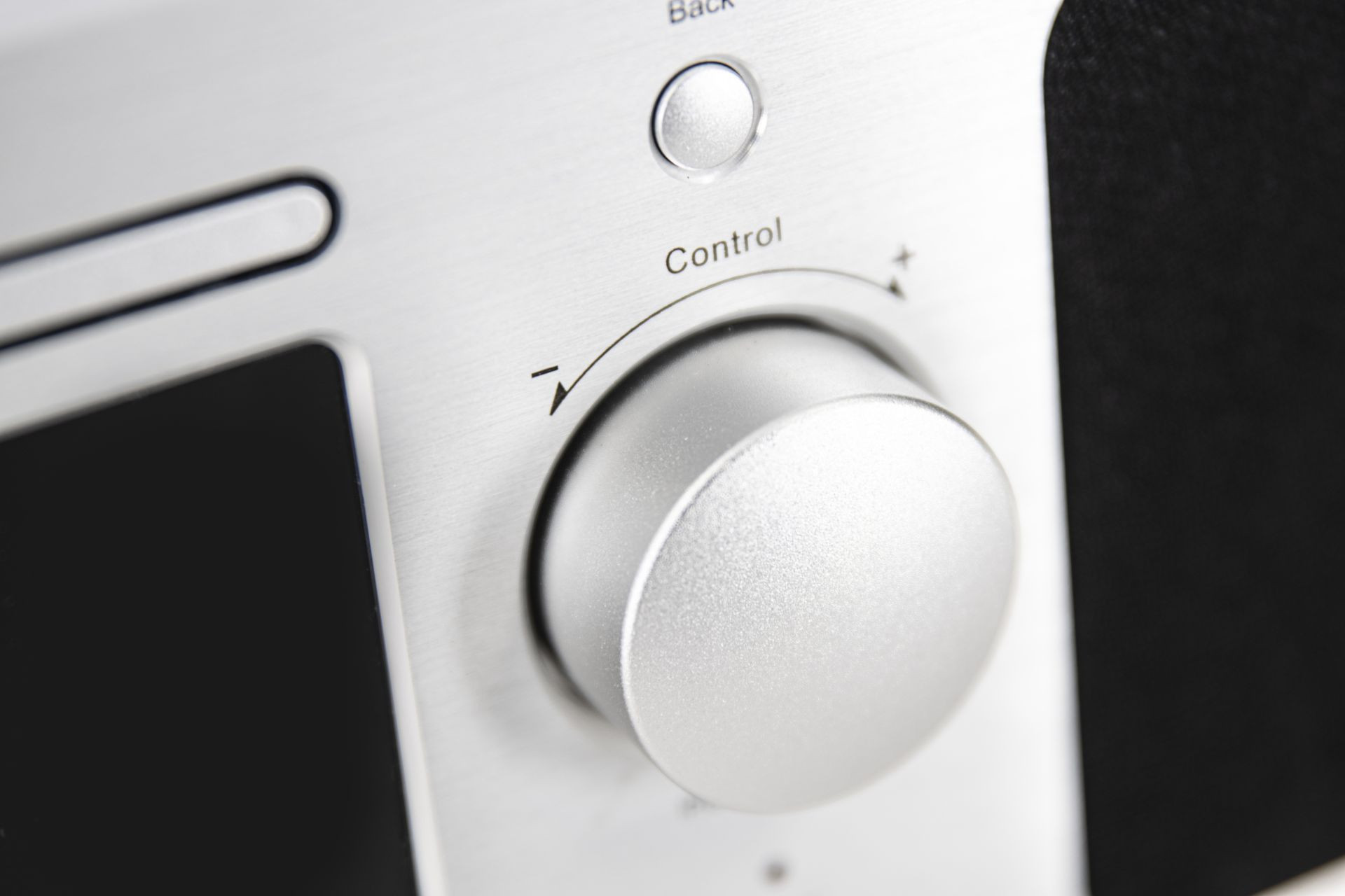 Block-BB-200-Blu-Ray-internetontvanger-met-geintegreerd-luidsprekersysteem-in-diamantzilver