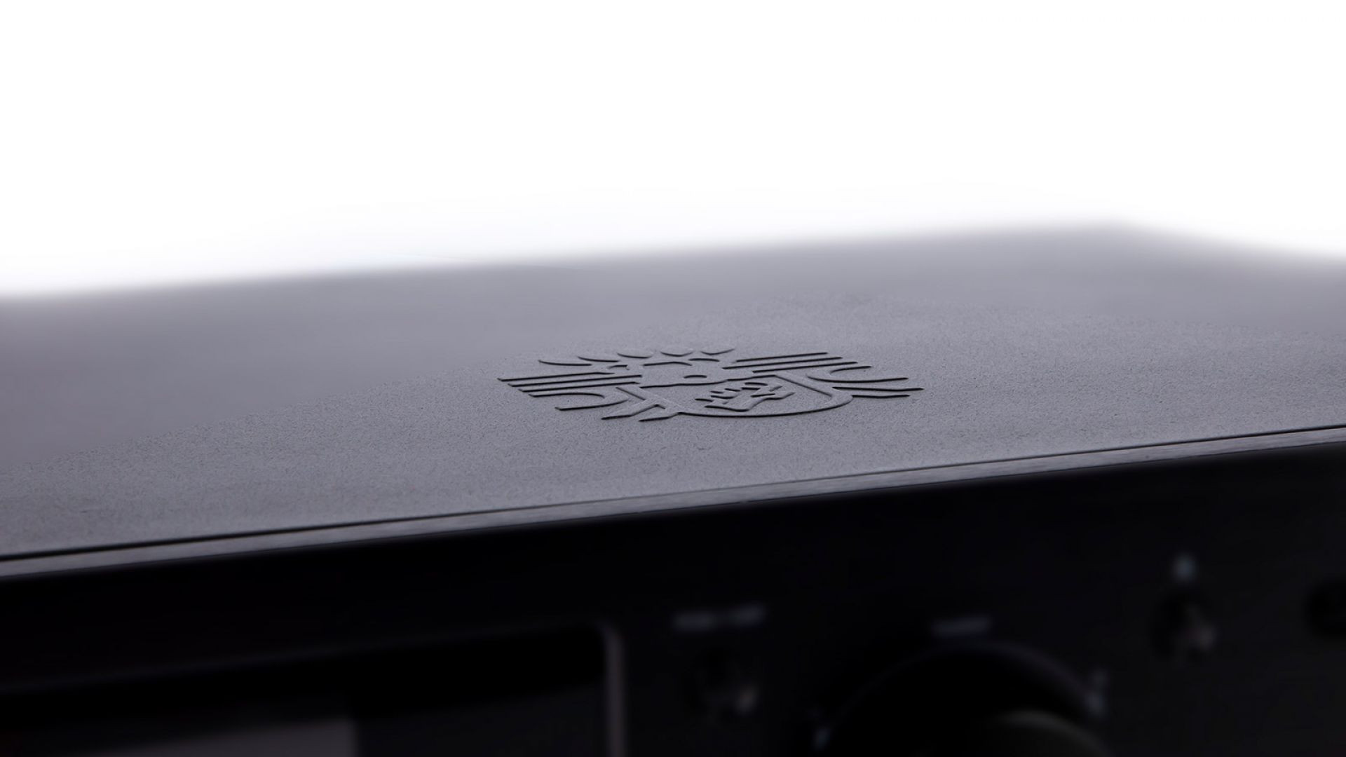 Block-CVR-200-Blu-ray-internetstereoreceiver-met-2x-100-W-muziekvermogen-voor-streaming-en-videoweergave-in-saffierzwart