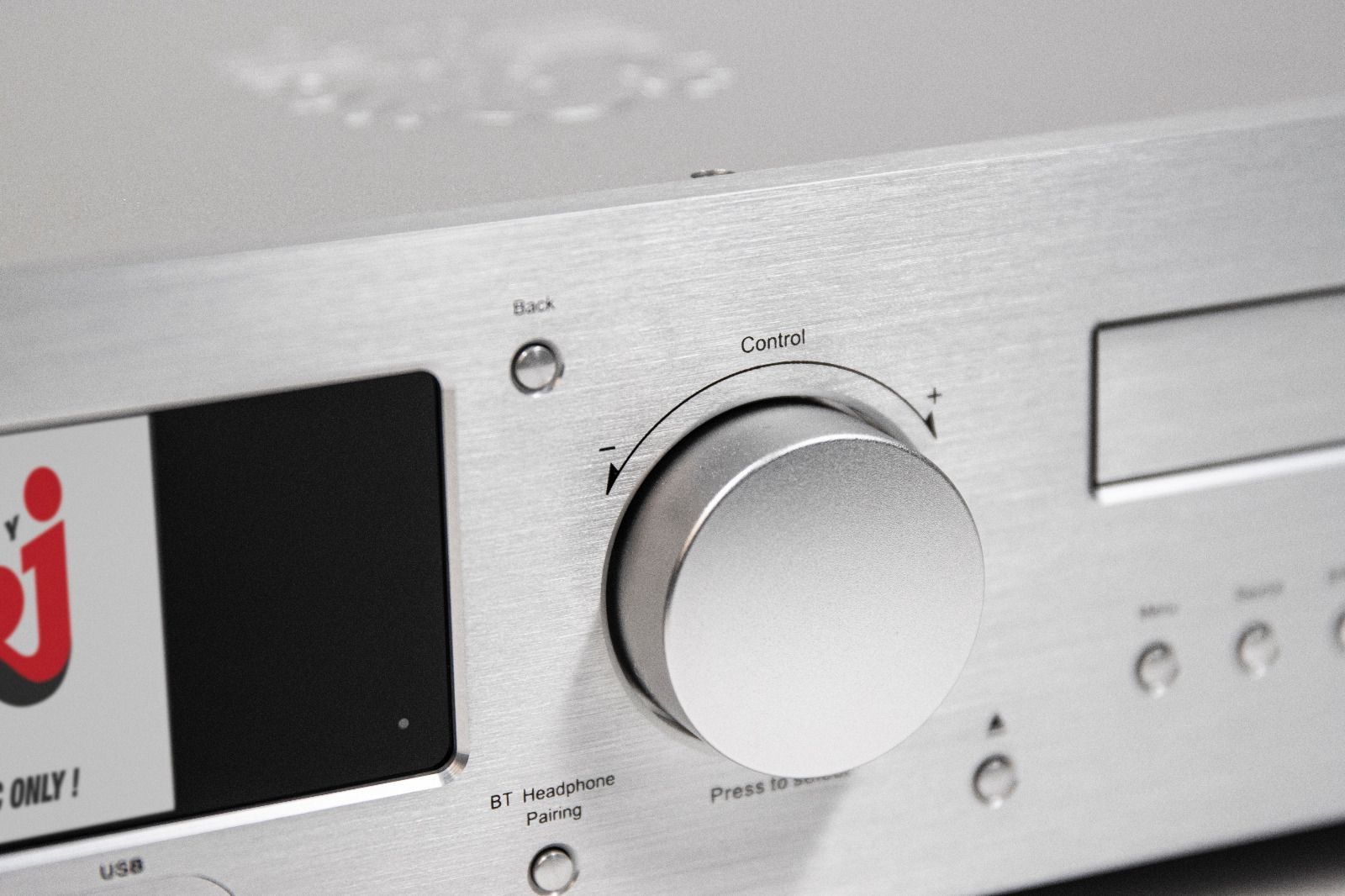 Block-CVR-100-MKIII-Stereo-Netzwerkreceiver-mit-Bluetooth-Sender-Empfanger-und-Farbdisplay-in-Diamantsilber