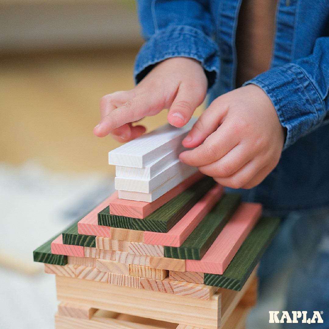 kapla-r-box-fruehling-set-aus-200-holzplaettchen-demoware