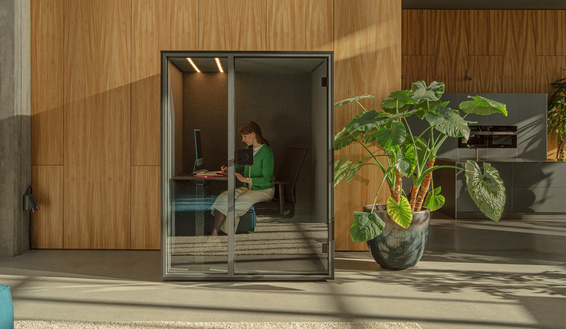 Berlin-Acoustics-WORK-Geschlossener-und-schallisolierter-Arbeitsplatz-fur-eine-Person