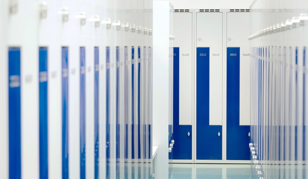 rotstahl-Z-Spind-aus-Stahl-mit-innovativer-Z-Form-fur-Personalgarderoben