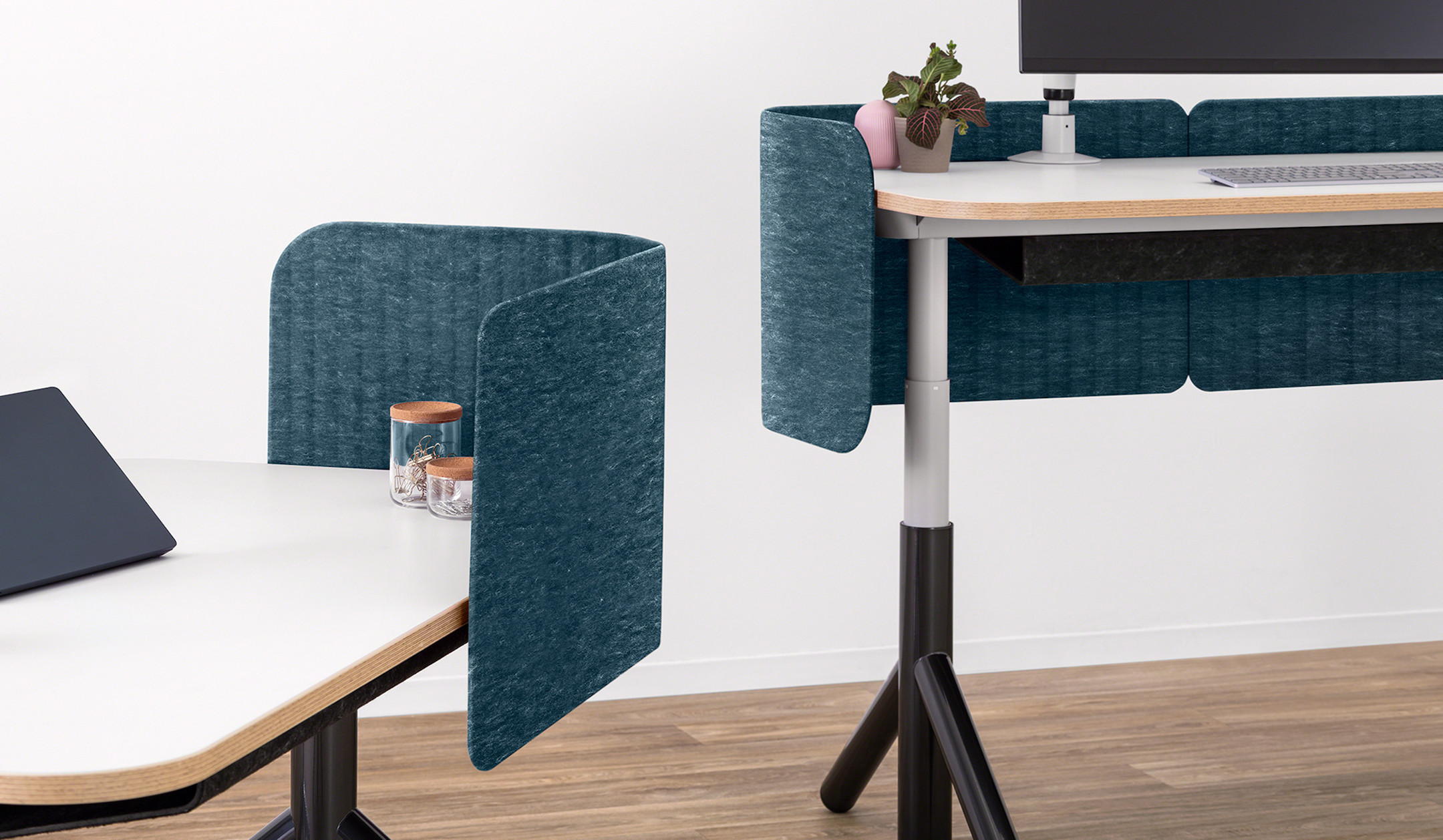 Steelcase-Flex-Screens-Tischtrennwand-magnetischer-und-akustischer-Sichtschutz-fur-offene-Buros