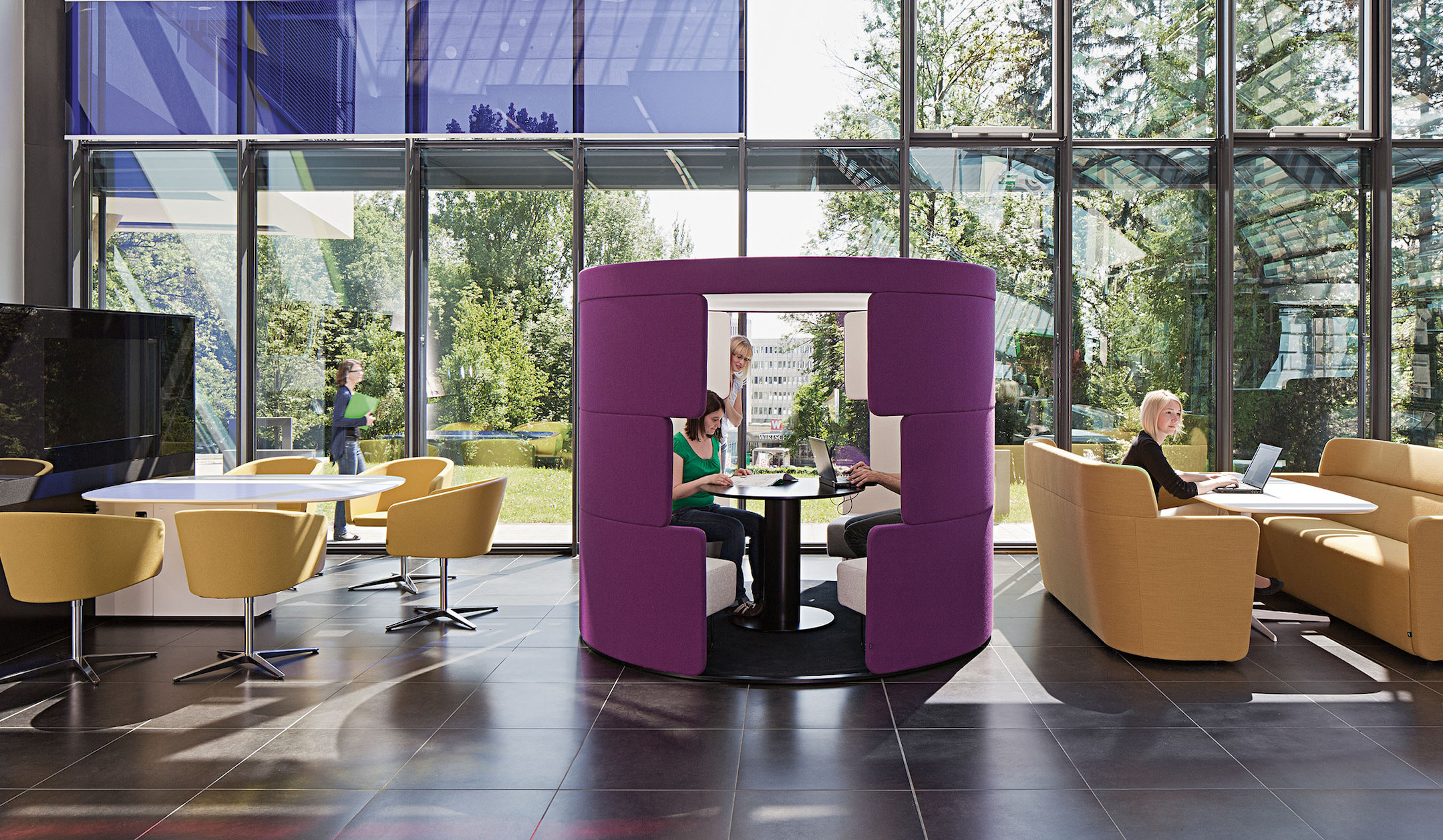 Bene-PARCS-Toguna-Table-Beistelltisch-in-Steh-oder-Sitzhohe-fur-die-Ablage-in-Toguna-Raum-im-Raum-Elementen