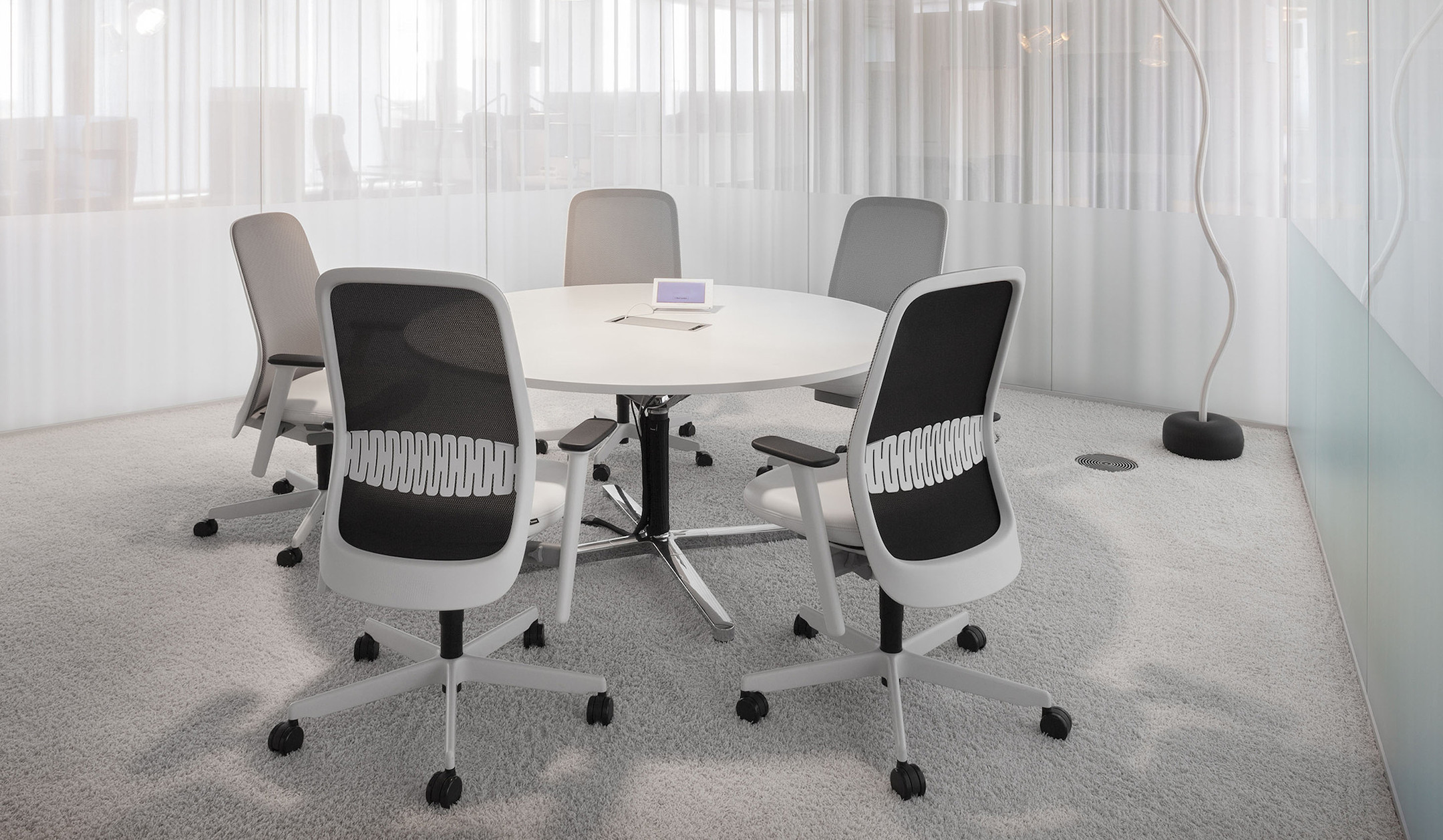 Bene-FILO-4-Star-Table-runder-Besprechungstisch-mit-Platz-fur-bis-zu-8-Personen