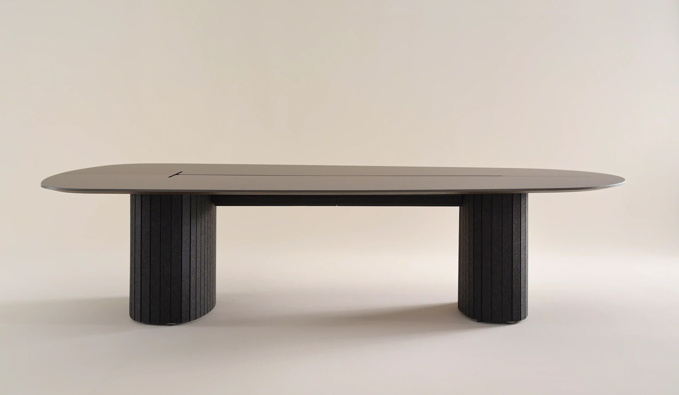 Steelcase-OcularTM-SIGHTLINE8-Konferenztisch-fur-grossere-Besprechungsraume-mit-Sitzplatzen-fur-8-Personen