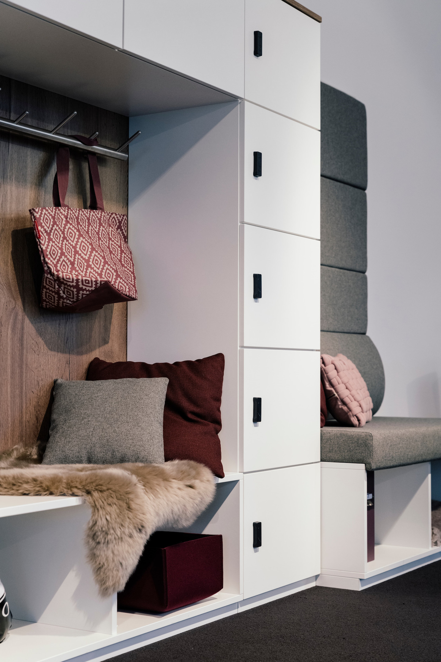 ASSMANN-Syneo-Part-Garderobe-mit-Hangeschrank-fur-modularen-Stauraum-und-Jackenaufbewahrung