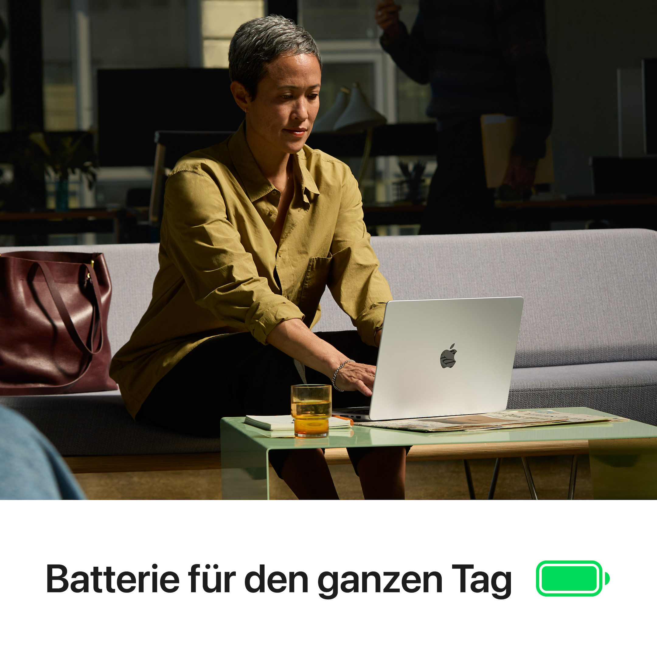 Apple-MacBook-Pro-14-mit-Nanotextur-und-M4-Pro-mit-12-Core-CPU-16-Core-GPU-48-GB-RAM-1-TB-SSD-Speicher-in-Space-Schwarz