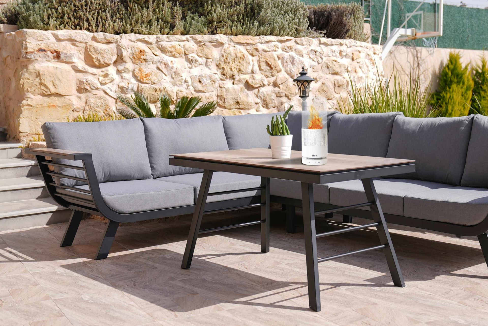 Block-The-Flame-draadloze-Bluetooth-luidspreker-met-tafellamp-voor-een-gezellige-sfeer-in-wit