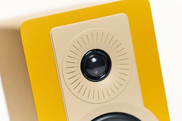 Dali-KUPID-Hifi-Kompaktlautsprecher-Golden-Yellow-Paar