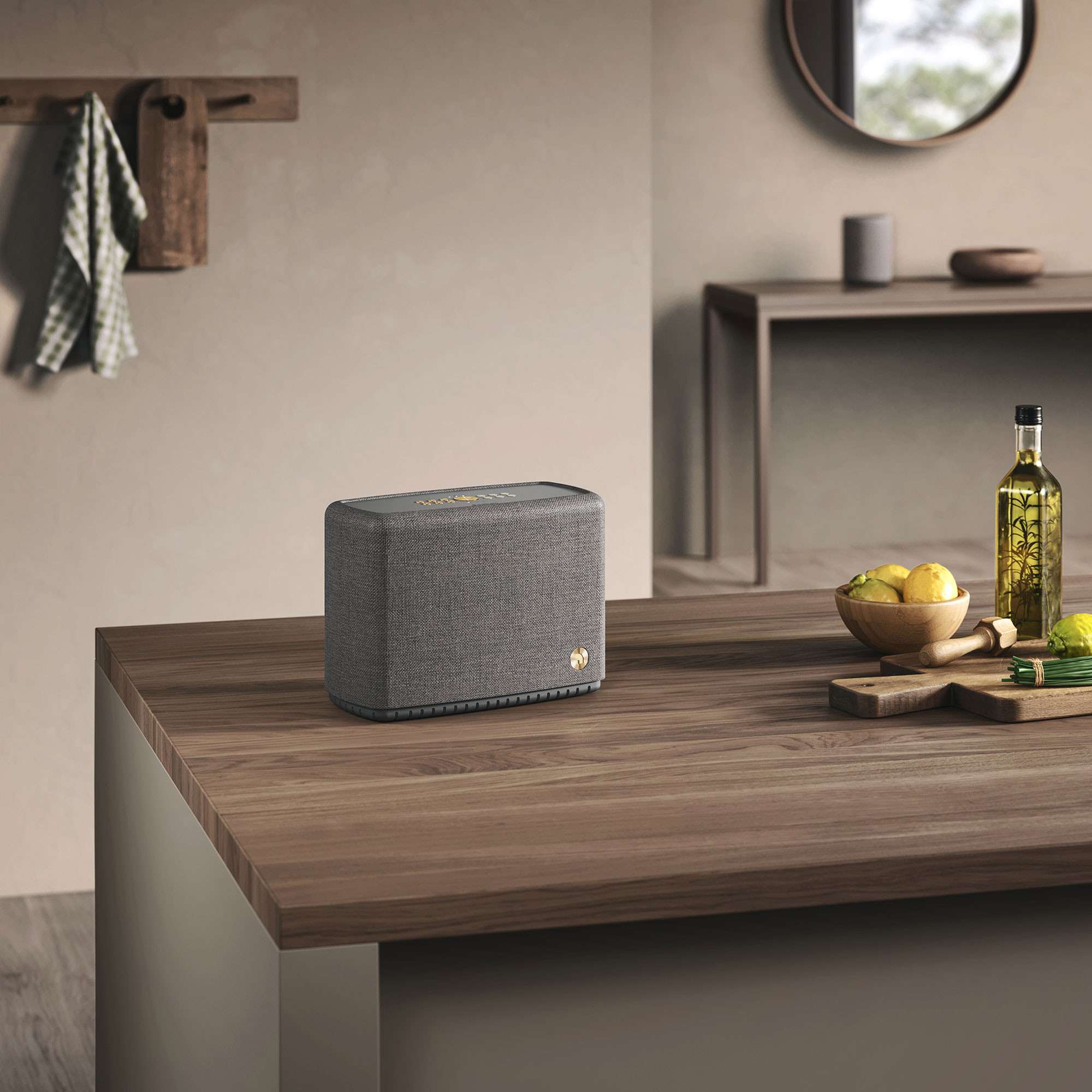 Audio-Pro-A15-W-portabler-spritzwasserfester-Multiroom-Lautsprecher-in-Dunkelgrau