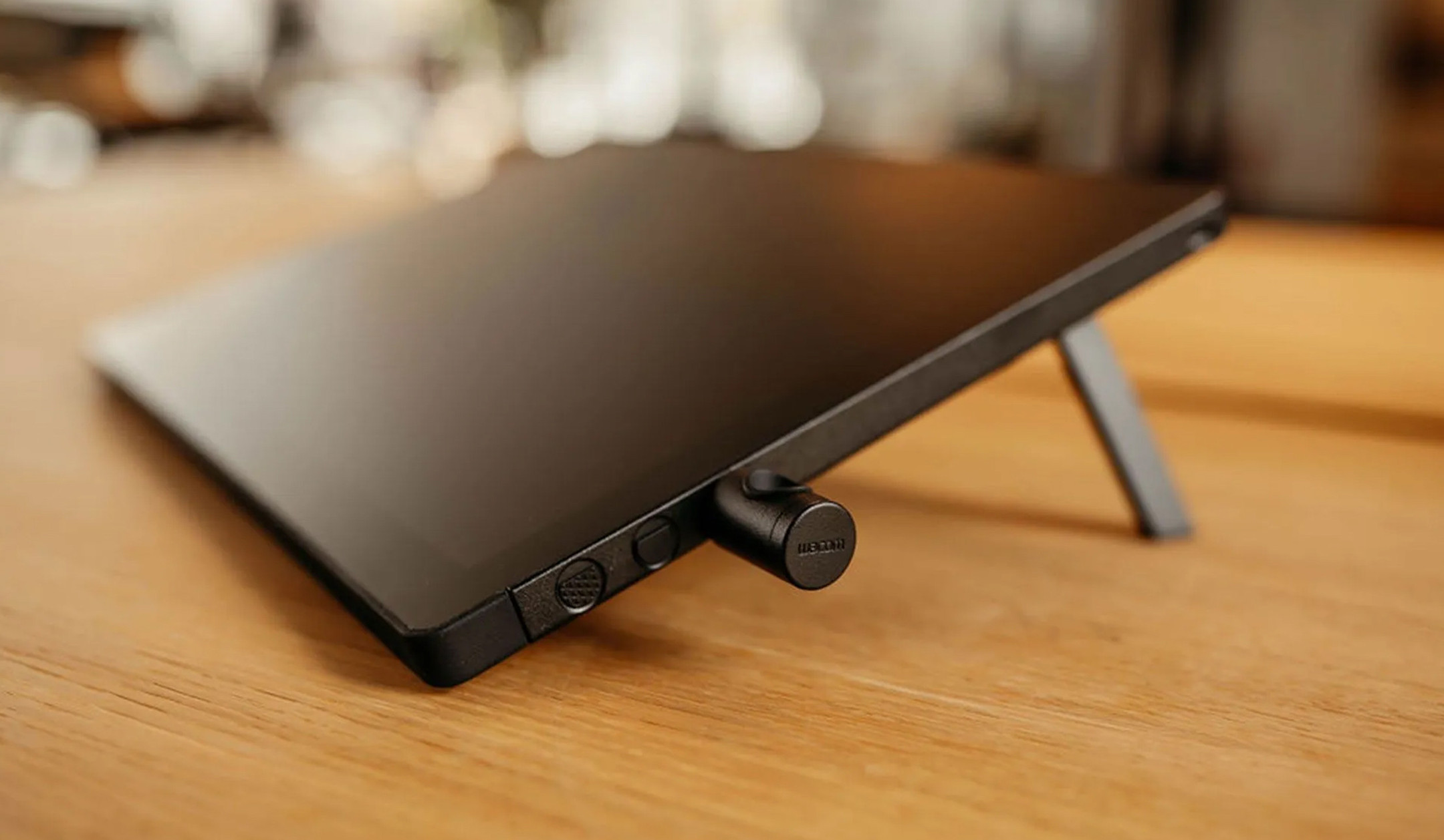 Wacom-Cintiq-penhouder-met-een-flexibel-instelbare-werkhoek-voor-de-Cintiq-16-24