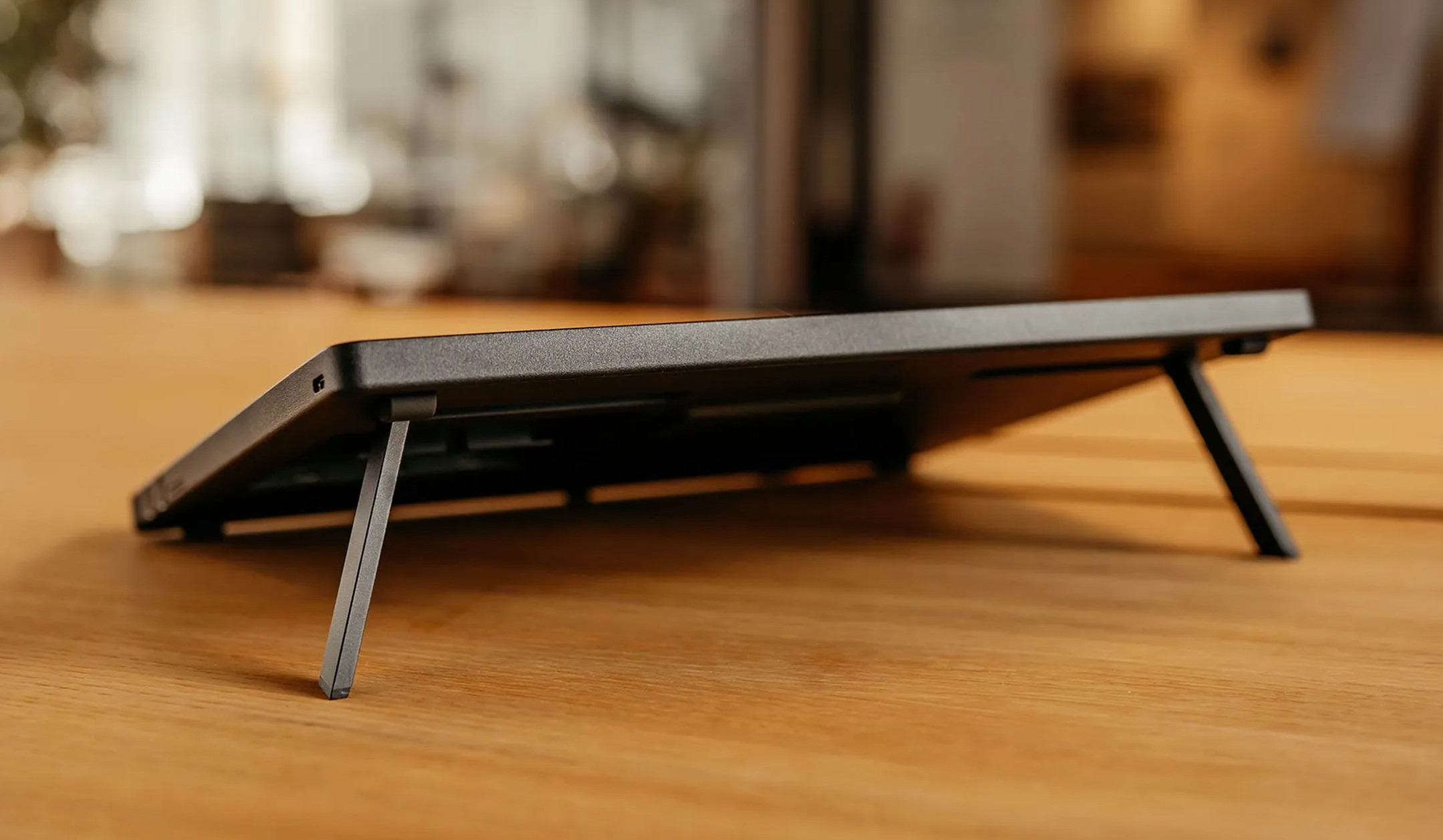 Wacom-Cintiq-16-pen-display-met-geintegreerde-uitklapbare-steunen-Enterprise-Edition-voor-bedrijven