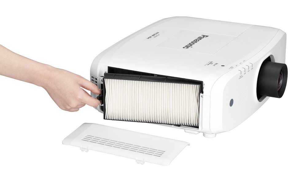 Panasonic-PT-EX520-met-lens