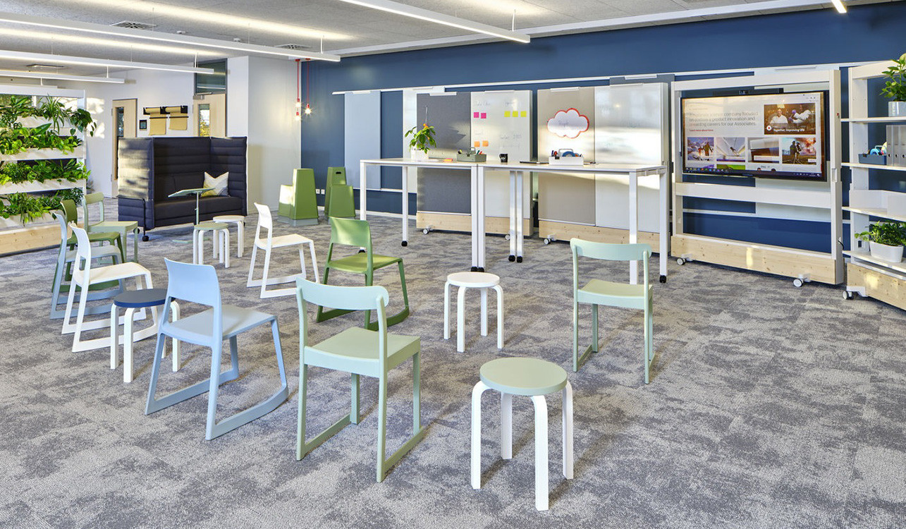 Vitra-Dancing-Wall-mobile-Trennwand-Medienmobel-Whiteboard-Regal-und-Garderobe