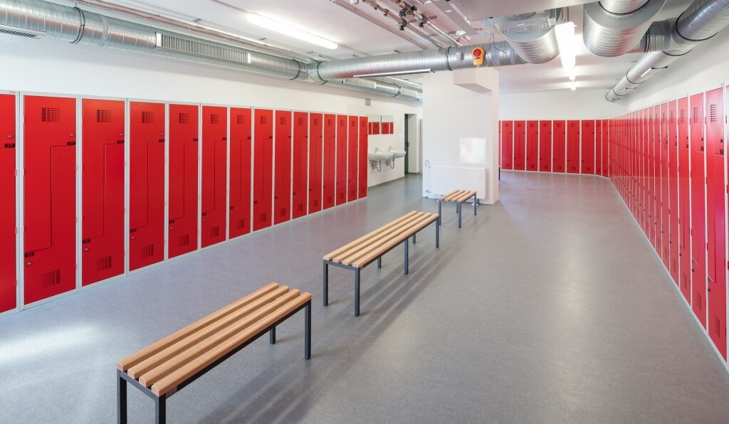 rotstahl-Z-Spind-aus-Stahl-mit-innovativer-Z-Form-fur-Personalgarderoben