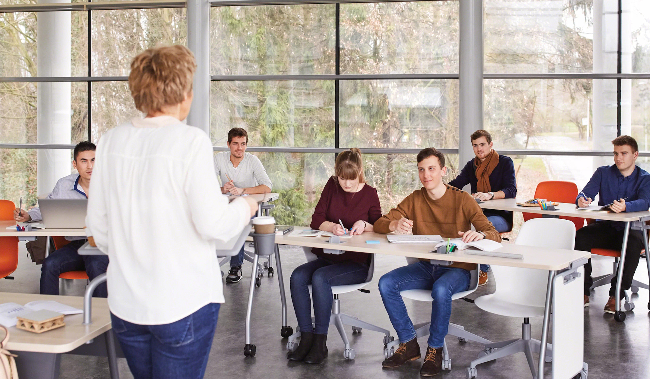 Steelcase-Verb-rechteckiger-Studenten-Tisch-mit-Rollen-fur-flexible-Gruppenarbeit-in-Schulen