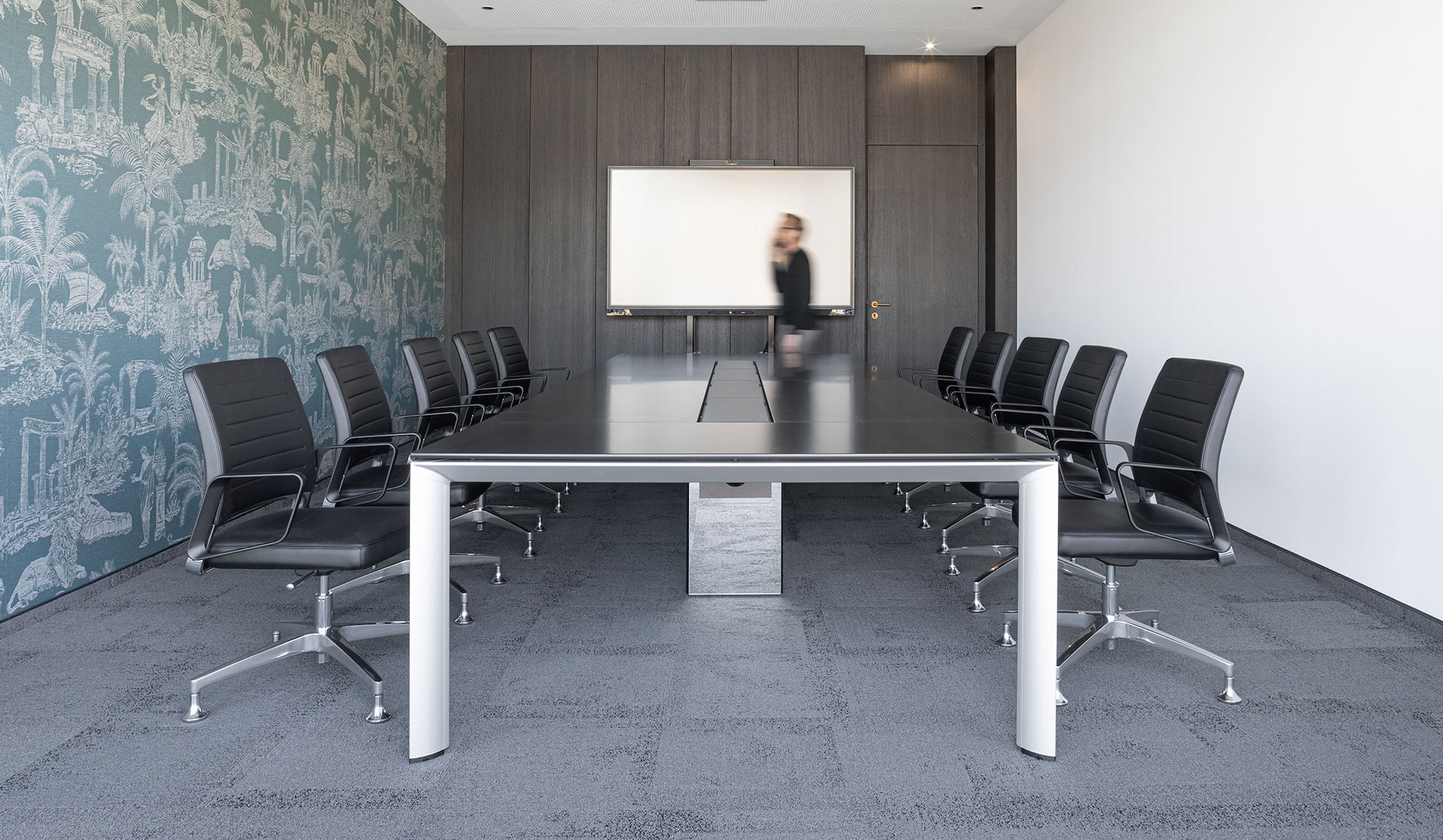 Bene-AL-Conference-Konferenztisch-fur-bis-zu-28-Personen-in-professionellen-Umgebungen