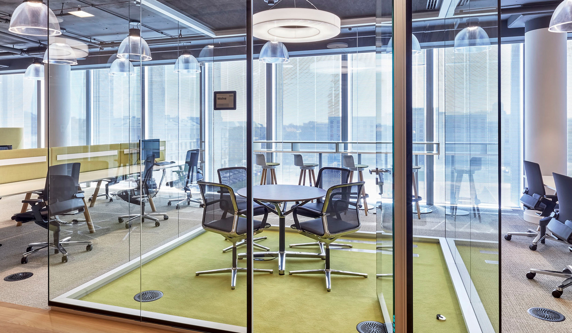 Bene-FILO-4-Star-Table-runder-Besprechungstisch-mit-Platz-fur-bis-zu-8-Personen