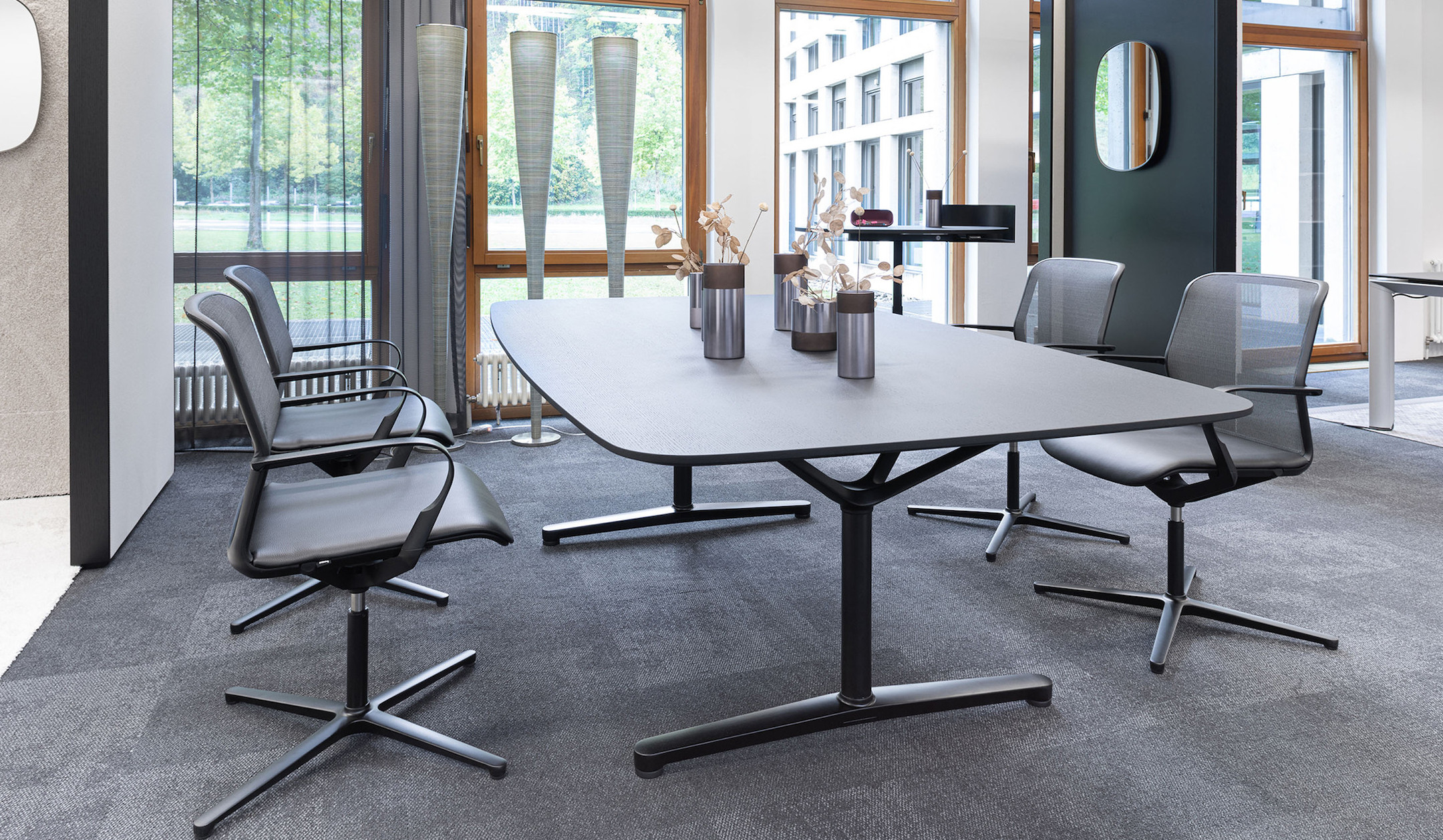 Bene-FILO-Table-ovaler-Besprechungstisch-mit-einteiliger-Tischplatte-fur-den-schnellen-Austausch