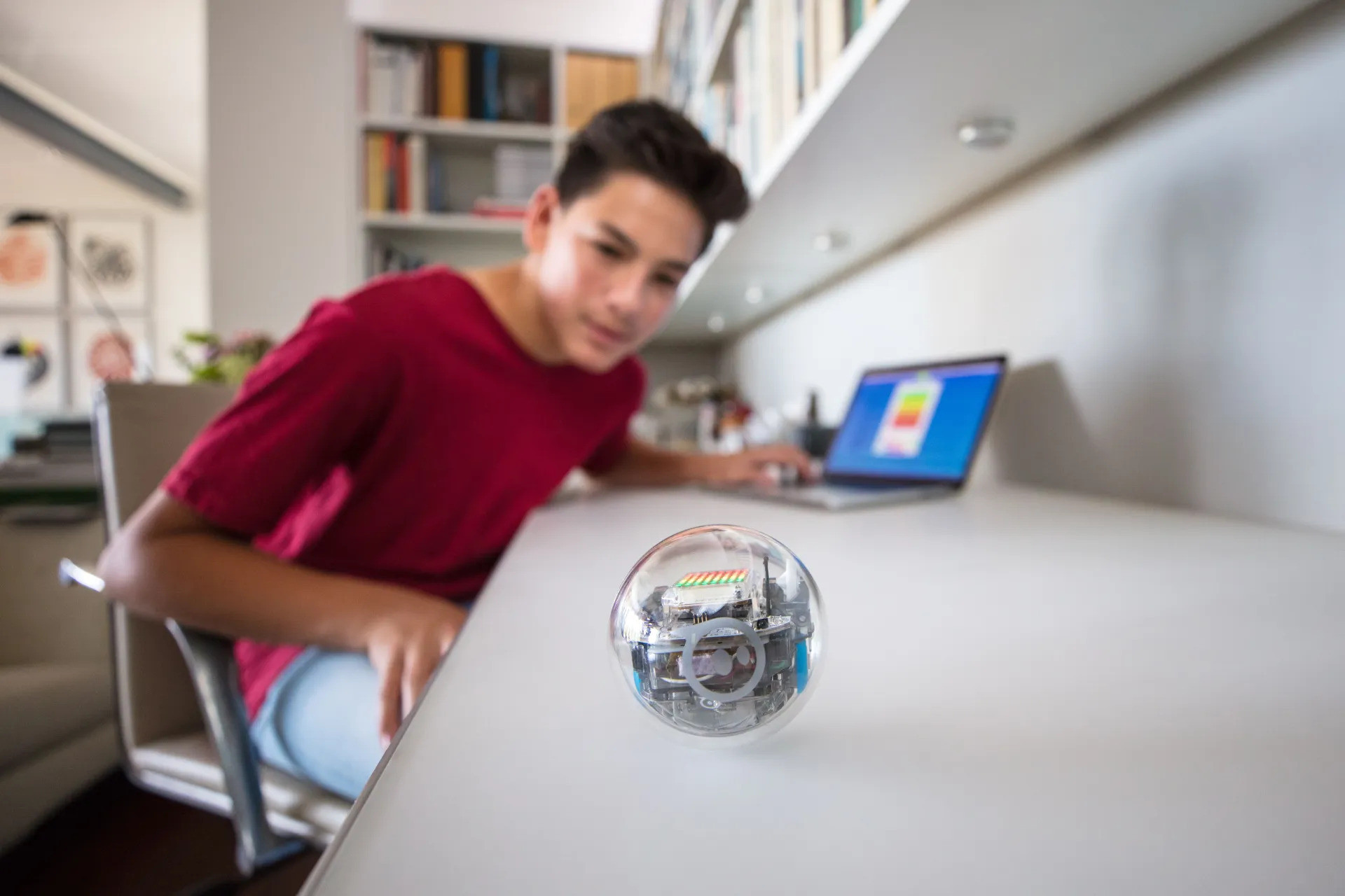 sphero-bolt-roboter-fuer-kinder-ab-8-jahren-demoware