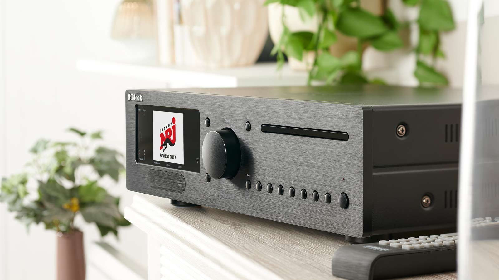 Block-CVR-200-Blu-ray-internetstereoreceiver-met-2x-100-W-muziekvermogen-voor-streaming-en-videoweergave-in-saffierzwart
