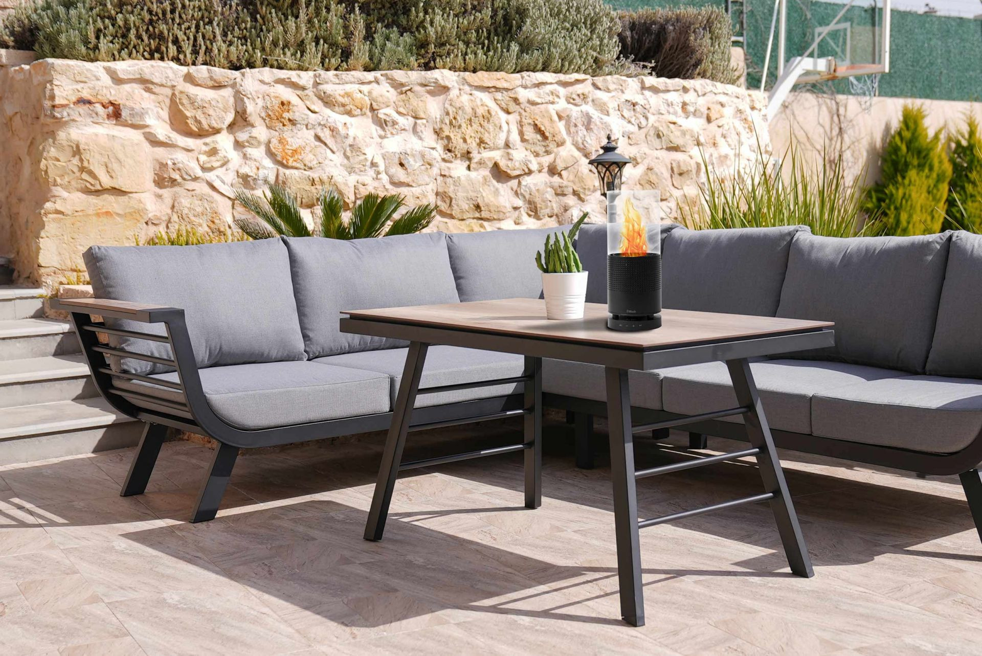 Block-The-Flame-draadloze-Bluetooth-luidspreker-met-tafellamp-voor-een-gezellige-sfeer-in-zwart