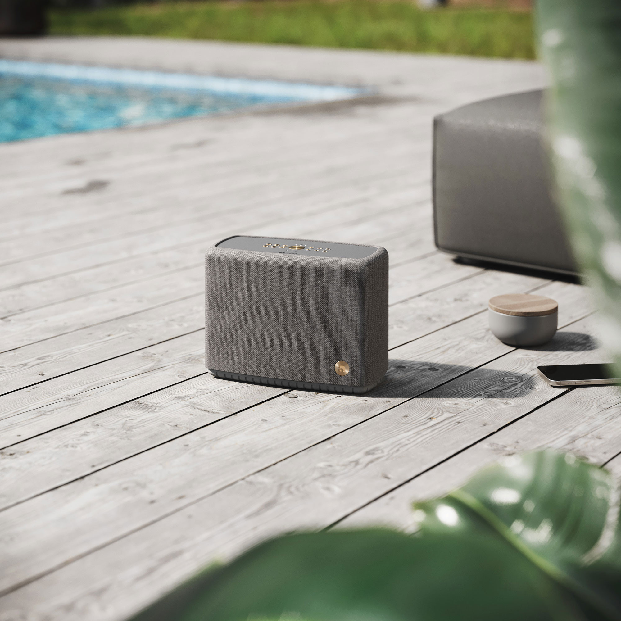 Audio-Pro-A15-W-portabler-spritzwasserfester-Multiroom-Lautsprecher-in-Dunkelgrau