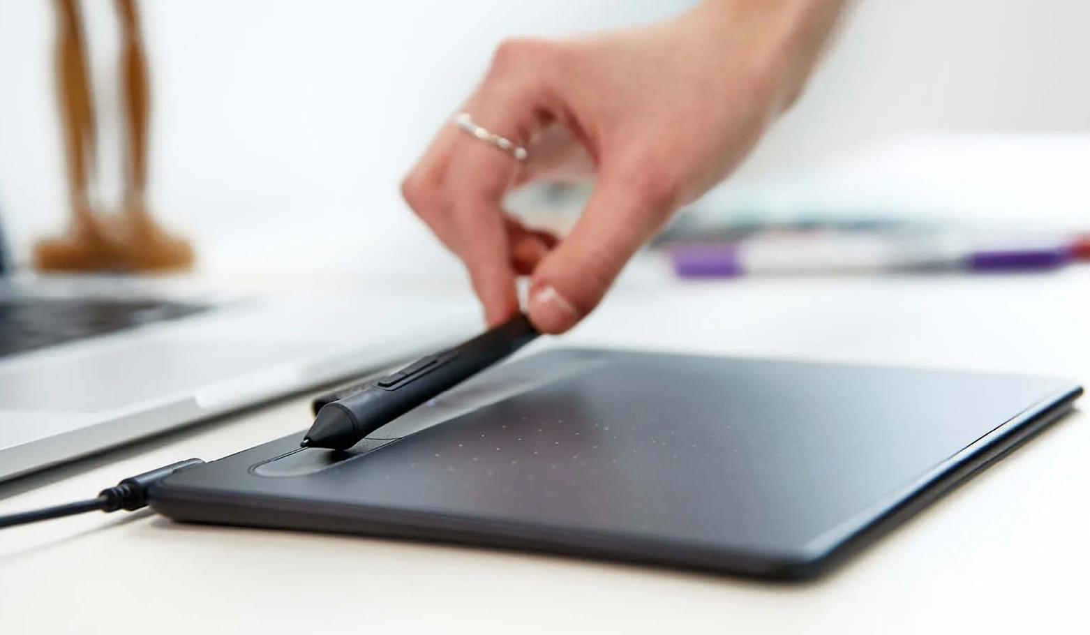 Wacom-Intuos-Small-pen-tablet-met-batterijloze-Pen-4K