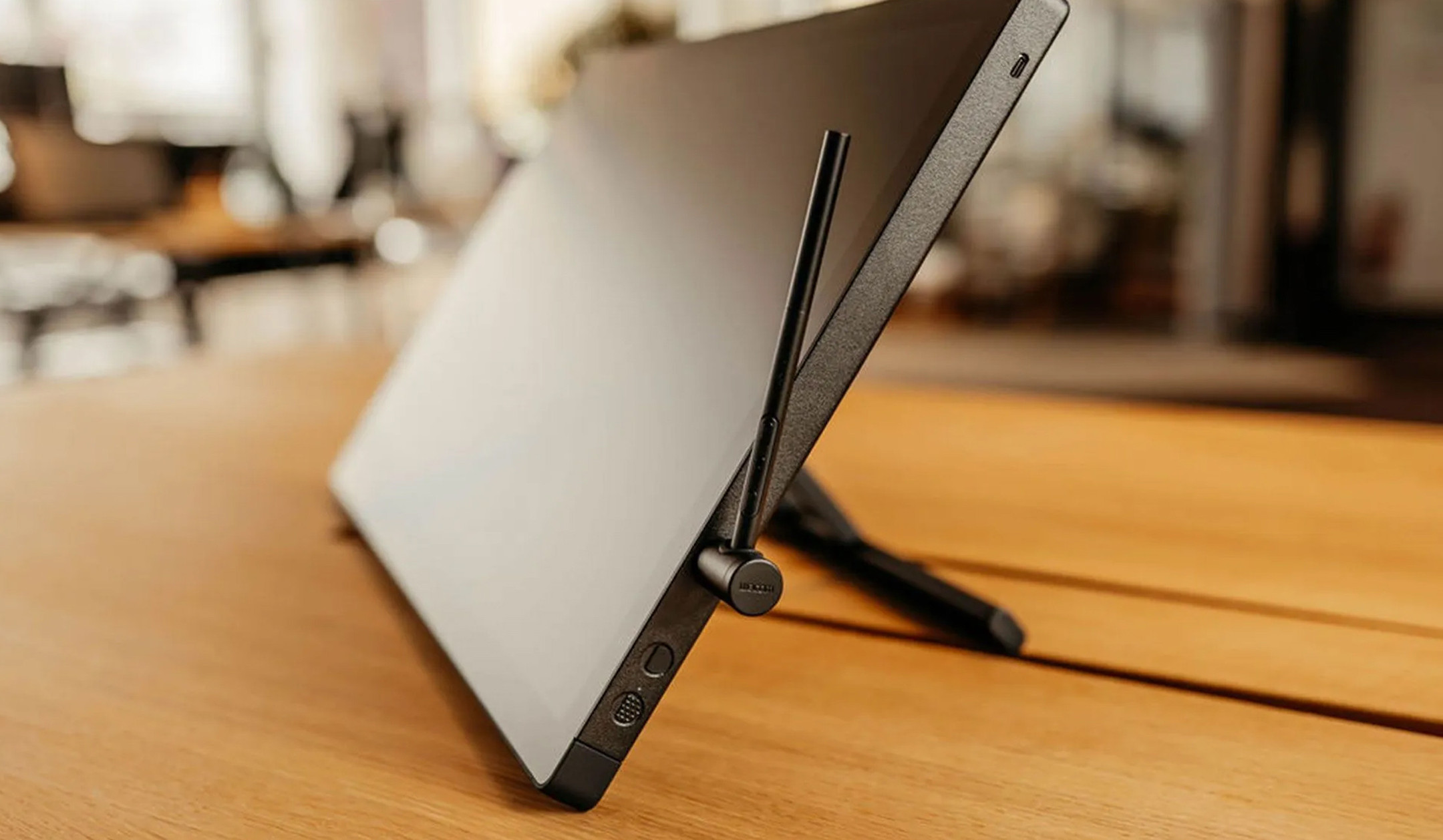 Wacom-Cintiq-penhouder-met-een-flexibel-instelbare-werkhoek-voor-de-Cintiq-16-24