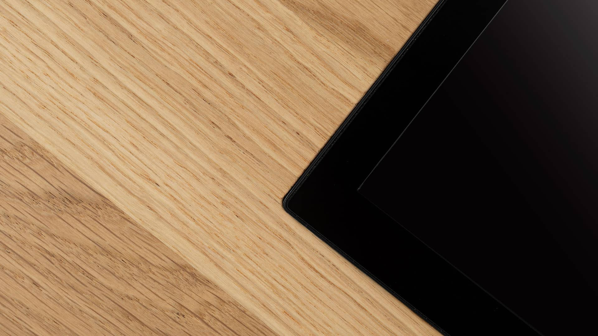 infoWERK-FM75-Rednerpult-aus-Metall-und-Holz-mit-optionalem-Display