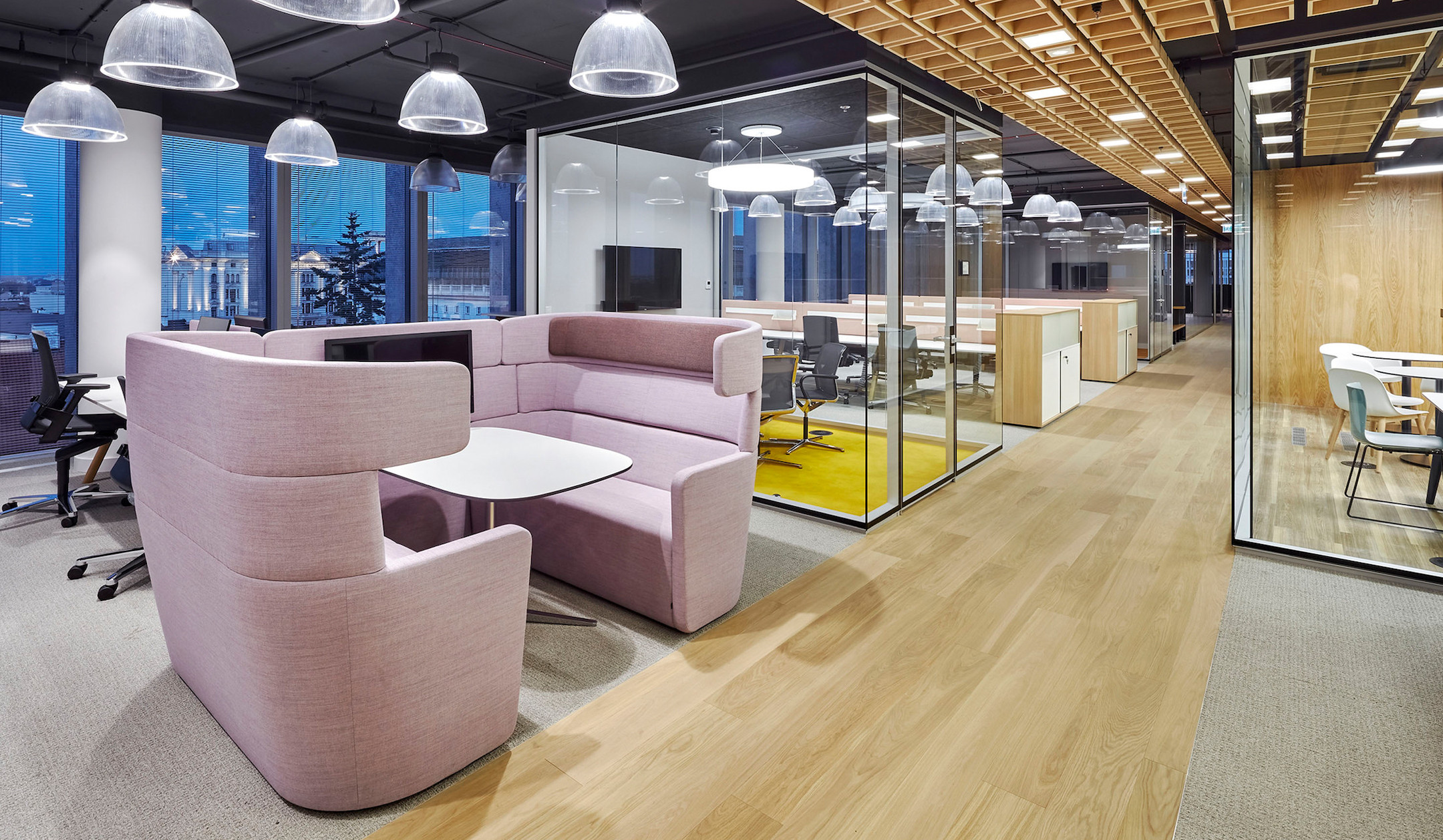 Bene-PARCS-American-Diner-bestehend-aus-zwei-Wing-Sofas-fur-Besprechungen-und-Teamarbeit-in-kleinen-Gruppen