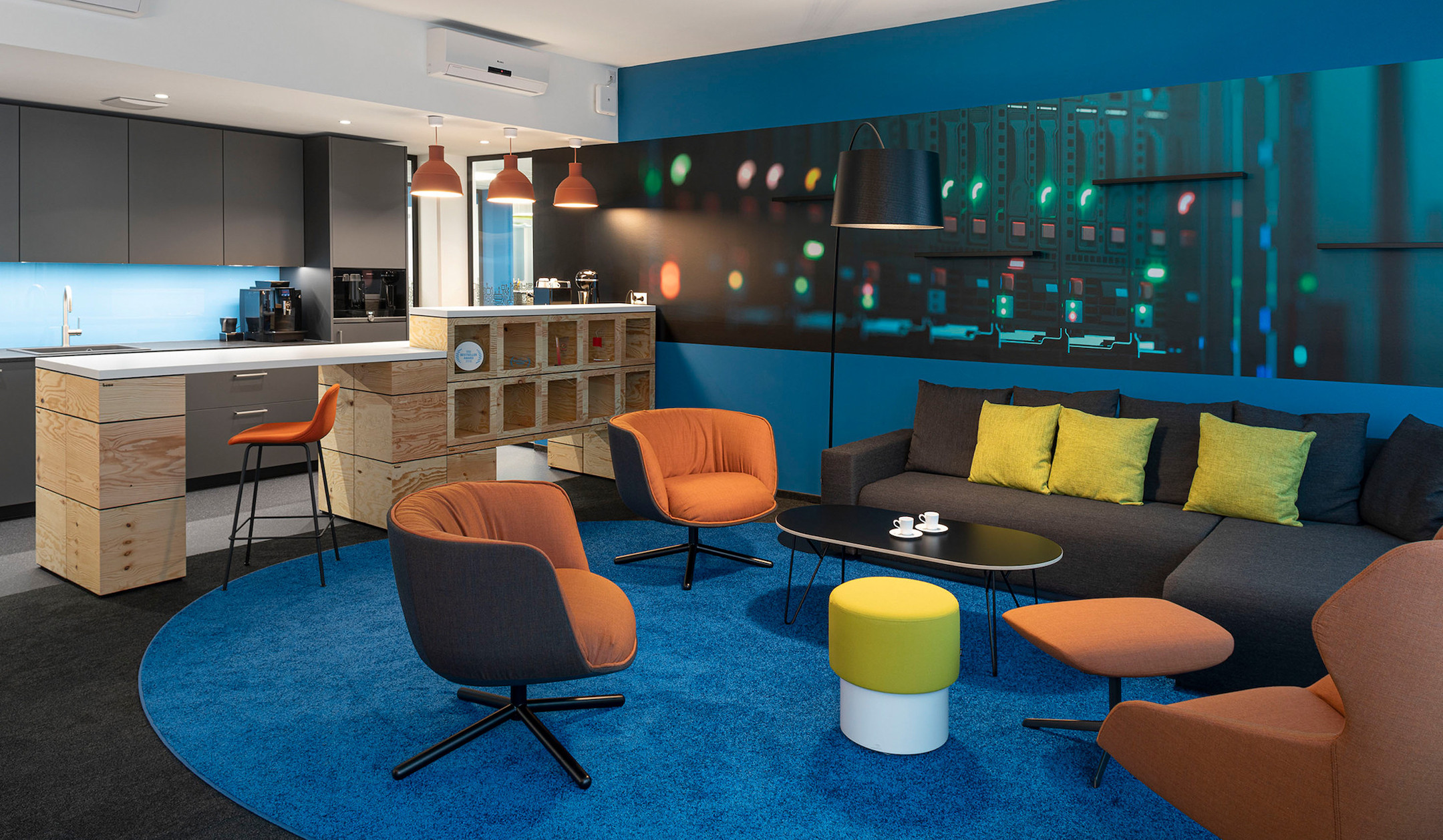 Bene-PARCS-Pop-Up-Stool-mit-einer-Vielfalt-an-Stoffbezugen-fur-den-flexiblen-Einsatz-im-Open-Office