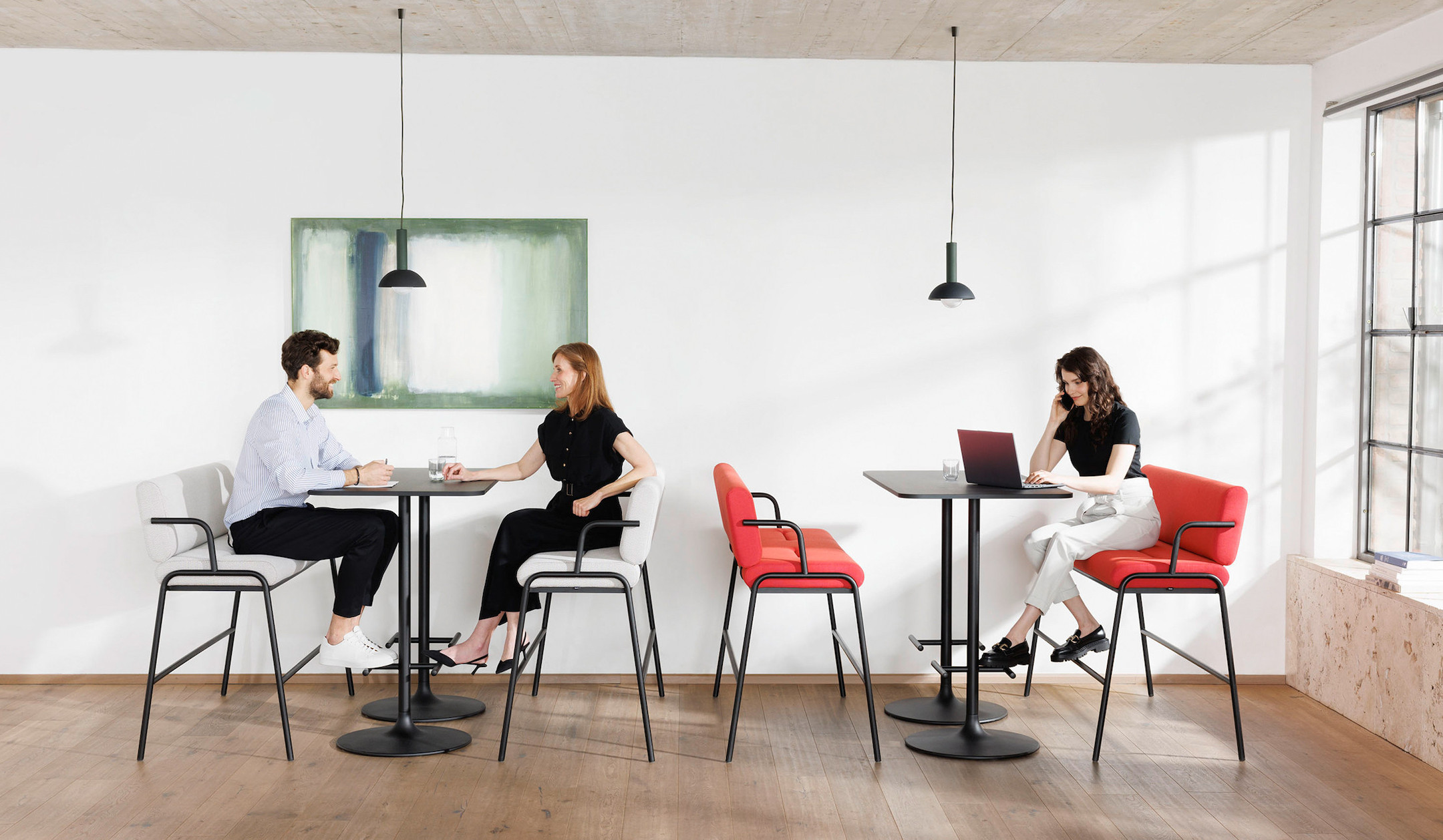 Bene-CASUAL-Table-Medium-Besprechungstisch-in-Sitz-Stehhohe-mit-individuell-konfigurierbarer-Plattenform