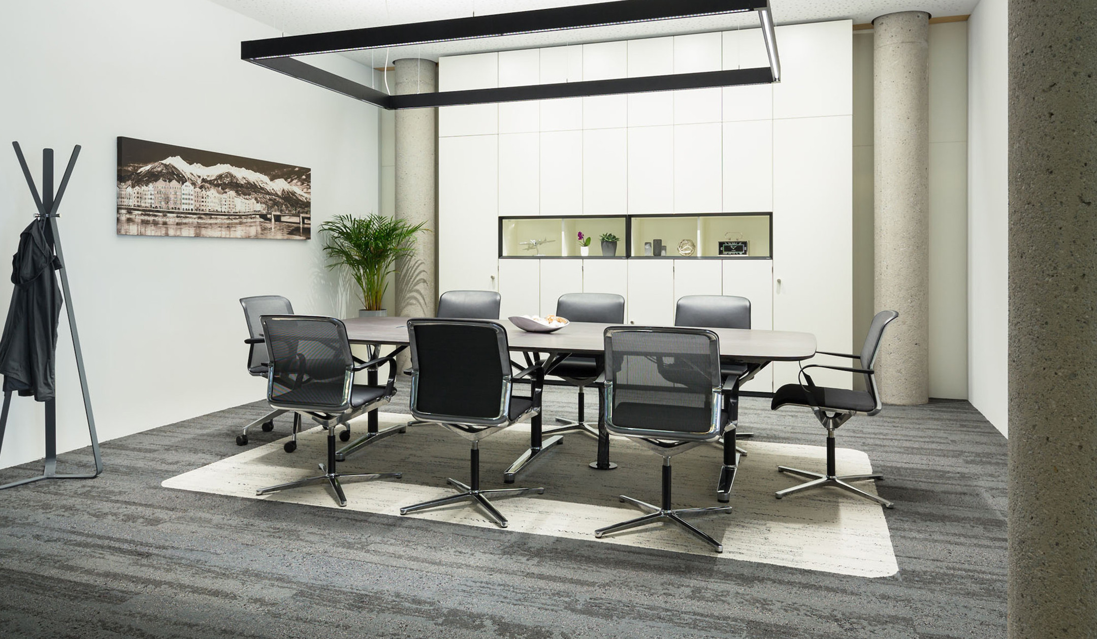 Bene-FILO-Table-ovaler-Besprechungstisch-mit-zweiteiliger-Tischplatte-fur-kollaborative-Workshops