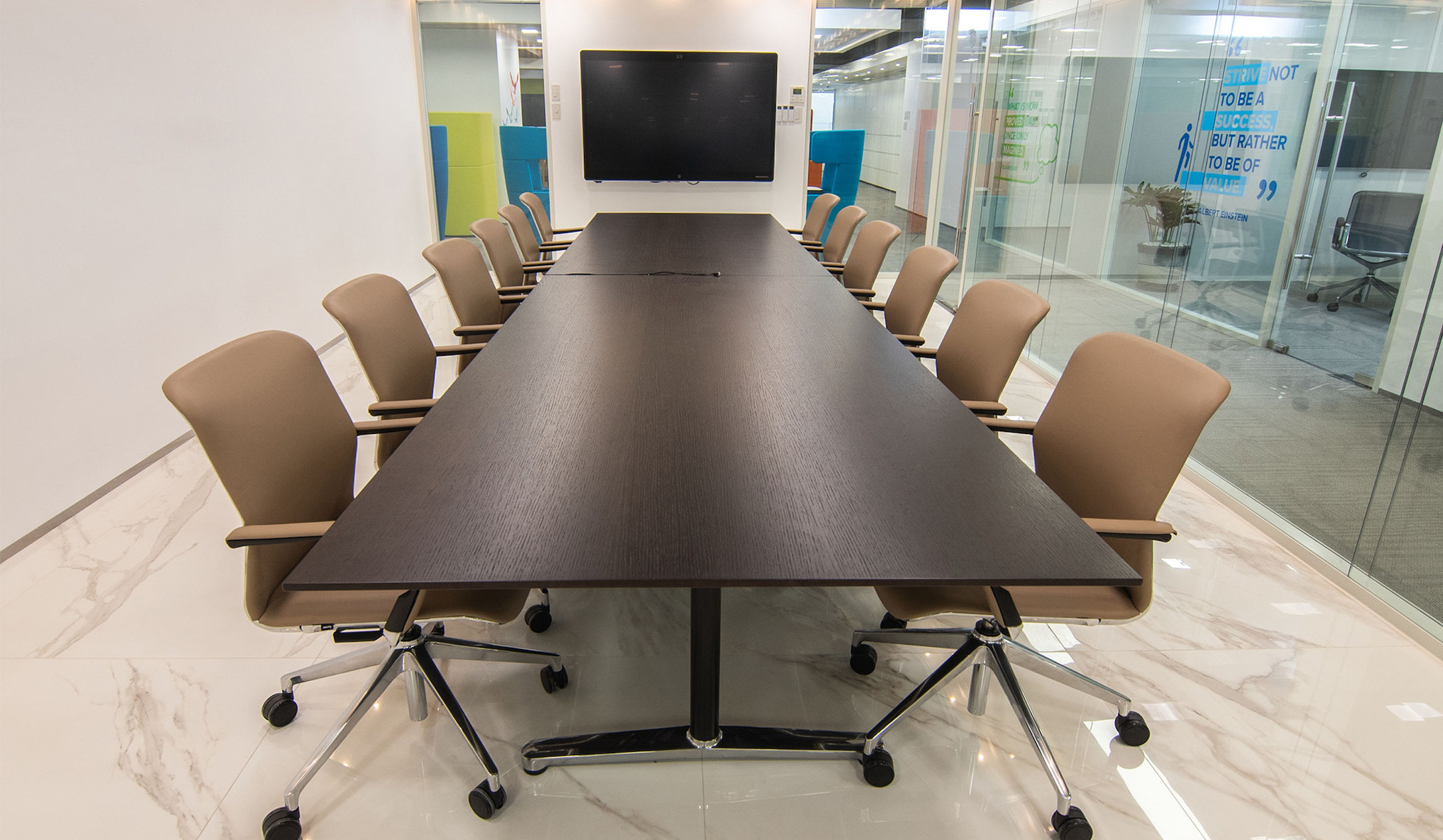 Bene-FILO-Table-rechteckiger-Besprechungstisch-mit-zweiteiliger-Tischplatte-fur-mittlere-Projektgruppen