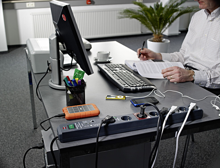 Brennenstuhl-Secure-Tec-19-500-A-Uberspannungsschutz-Automatiksteckdosenleiste
