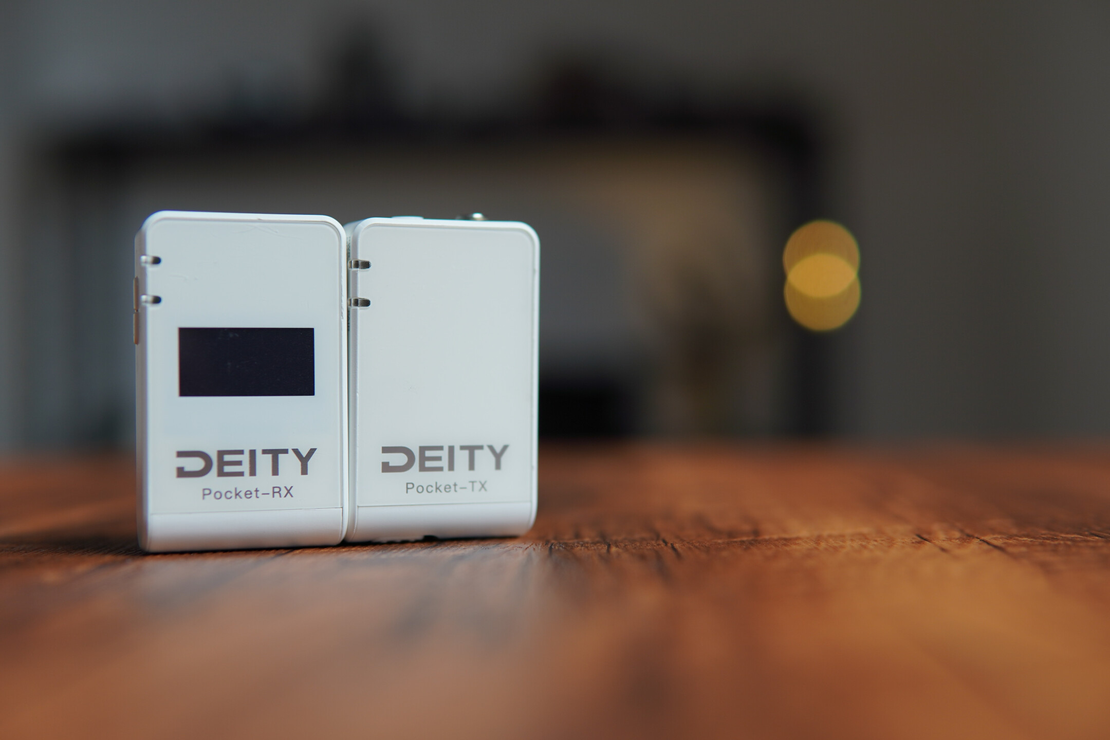 Deity-Pocket-Wireless-weiss