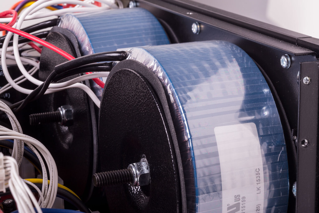 Anthem-MCA-525-GEN-2-5-Kanal-Endstufe-pro-Kanal-225W-8Ohm