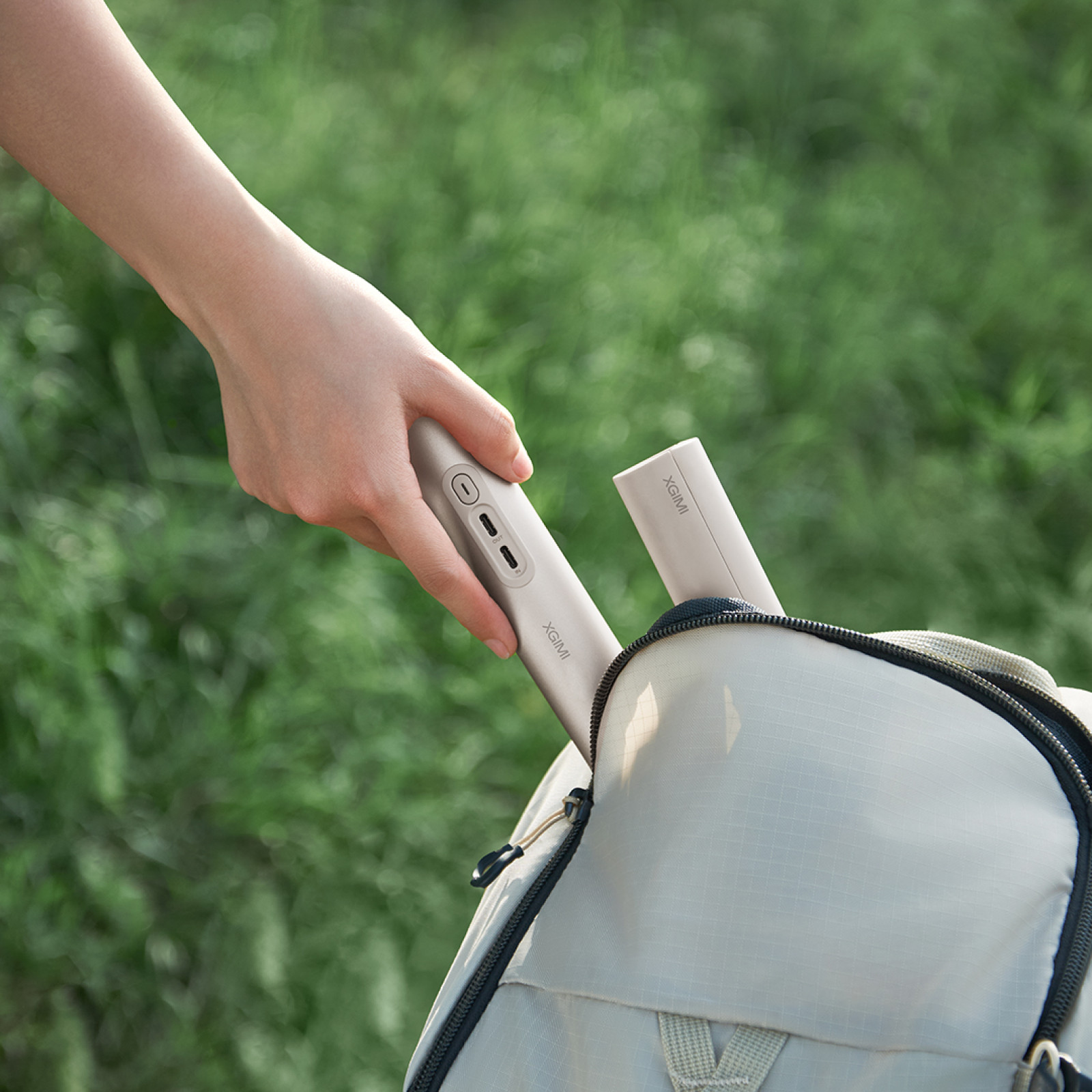 XGIMI-2-in-1-Power-Stand-integrierte-Powerbank-Demoware