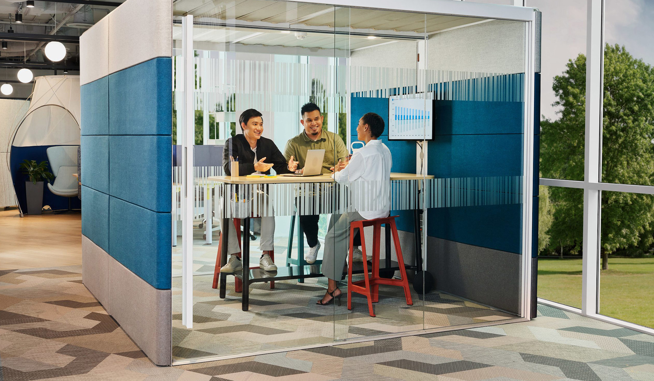 Steelcase-Flex-Perch-Stehhocker-fur-agiles-Arbeiten-ist-leicht-und-platzsparend-verstaubar