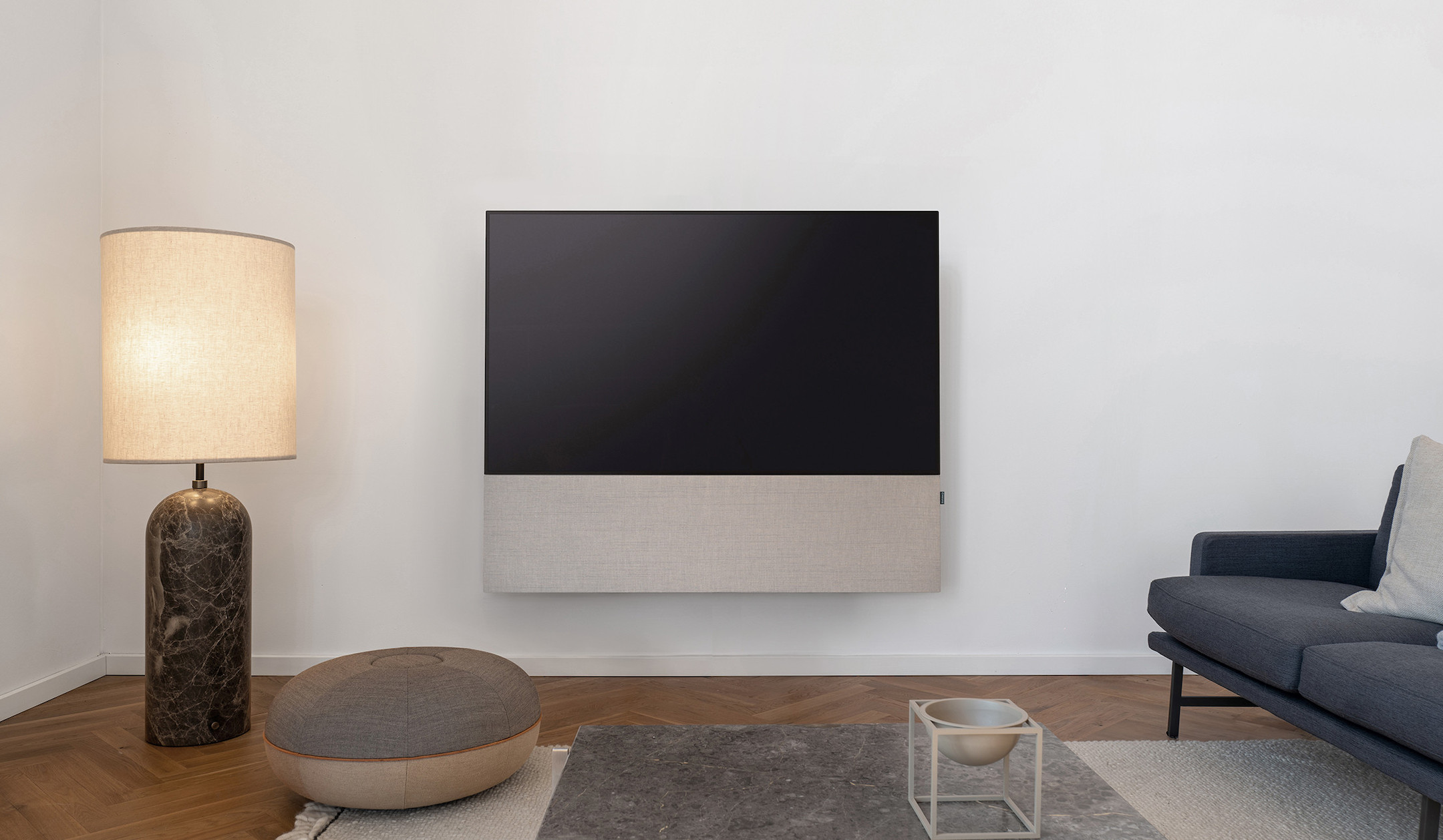 CANVAS-HiFi-Extra-Front-in-85-Zoll