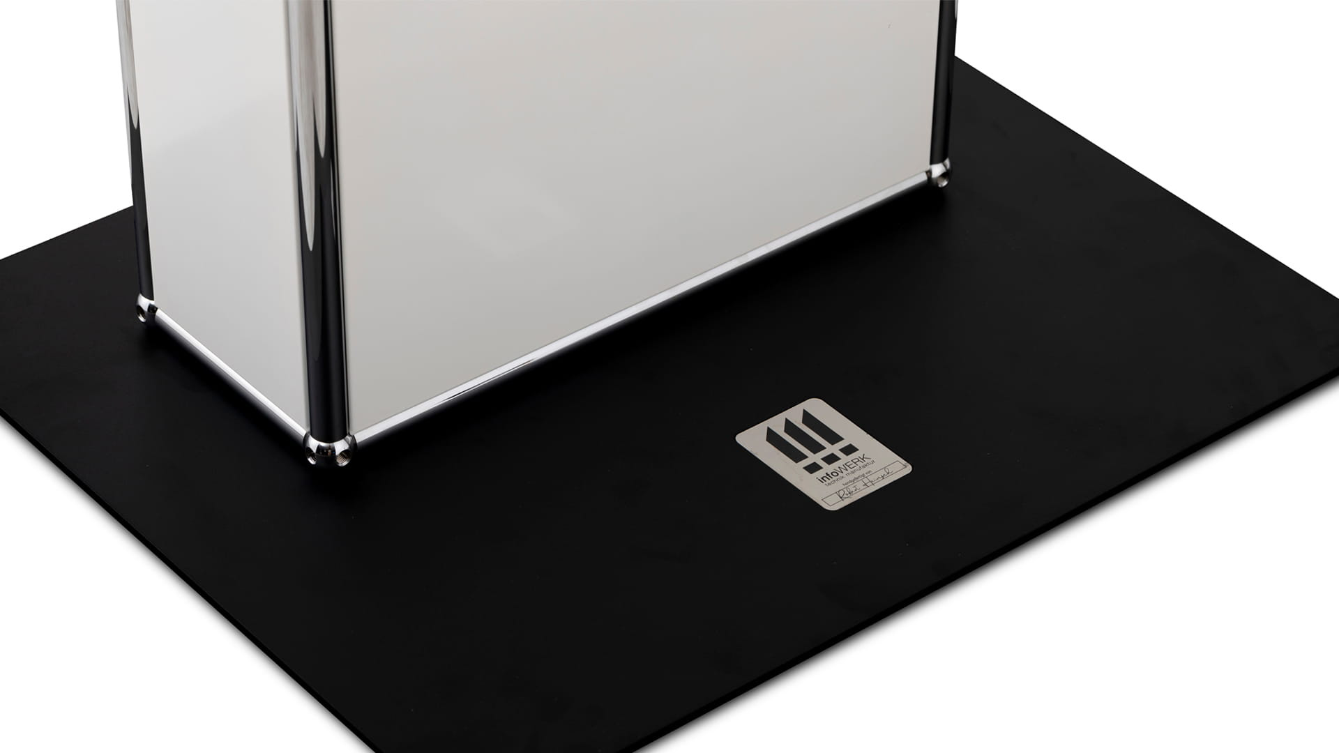 infoWERK-FM39H-Rednerpult-mit-optionalem-Display