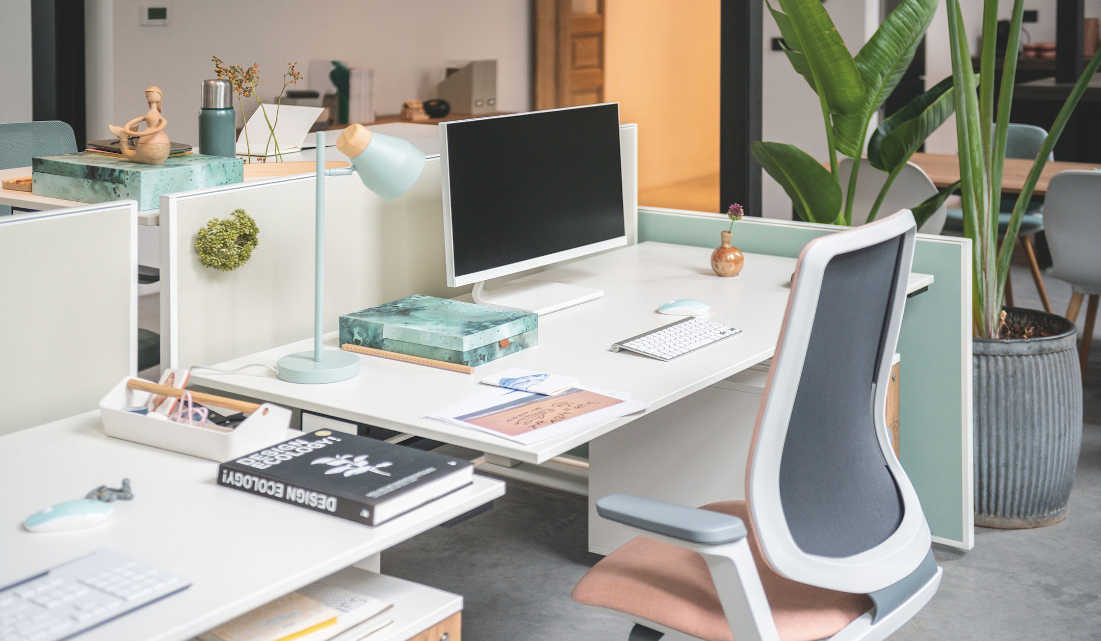 Sedus-se-lab-twin-Doppel-Arbeitsplatz-fur-agile-Teamburos-mit-regelmassigen-Haltungswechsel