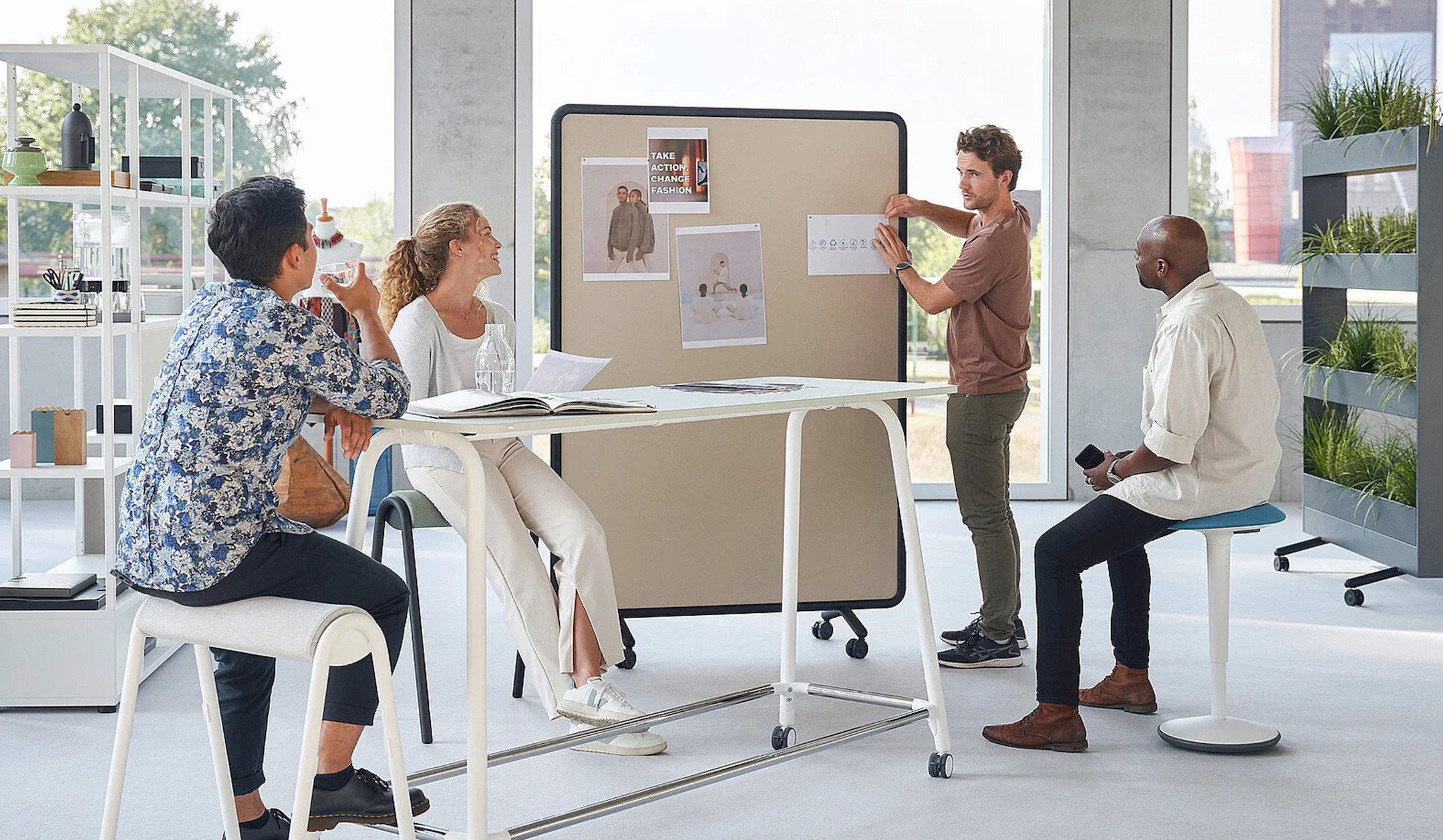 Sedus-se-lab-fabricwall-mobile-pinnbare-Stellwand-auf-Rollen-fur-agile-Buros