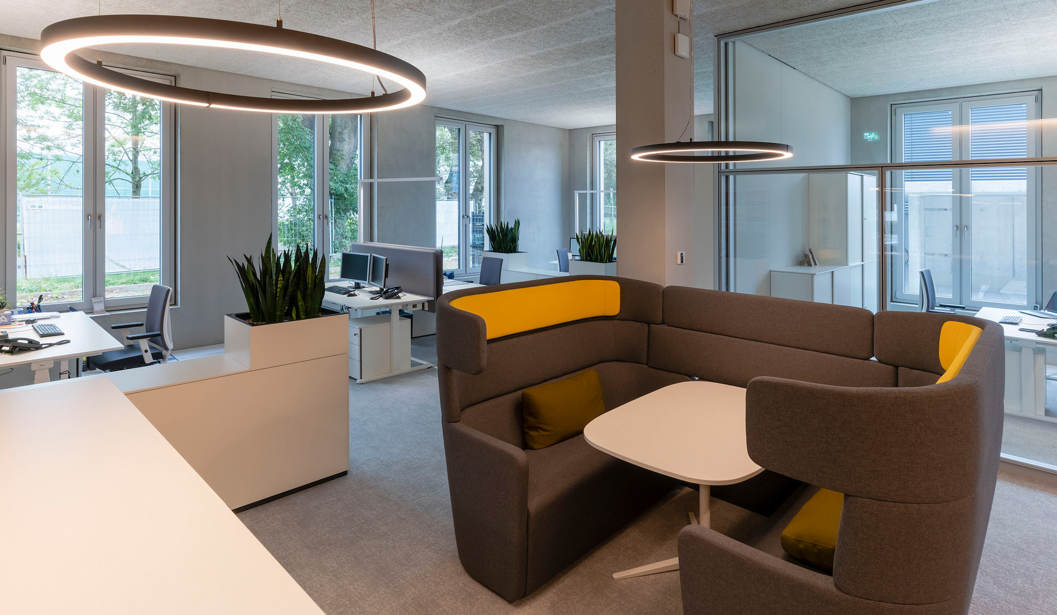 Bene-PARCS-American-Diner-bestehend-aus-zwei-Wing-Sofas-fur-Besprechungen-und-Teamarbeit-in-kleinen-Gruppen