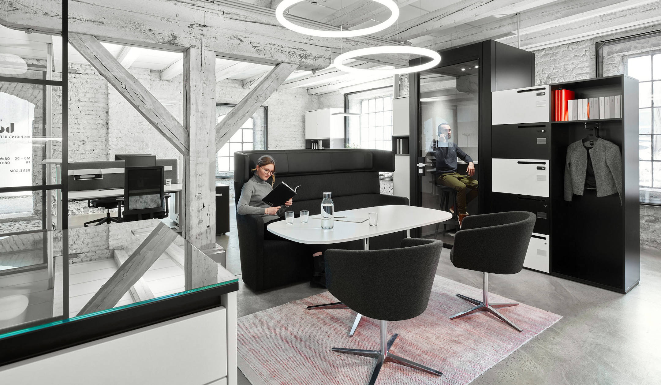 Bene-PARCS-Wing-Sofa-mit-seitlichen-Kopfstutzen-fur-visuelle-und-akustische-Abschirmung