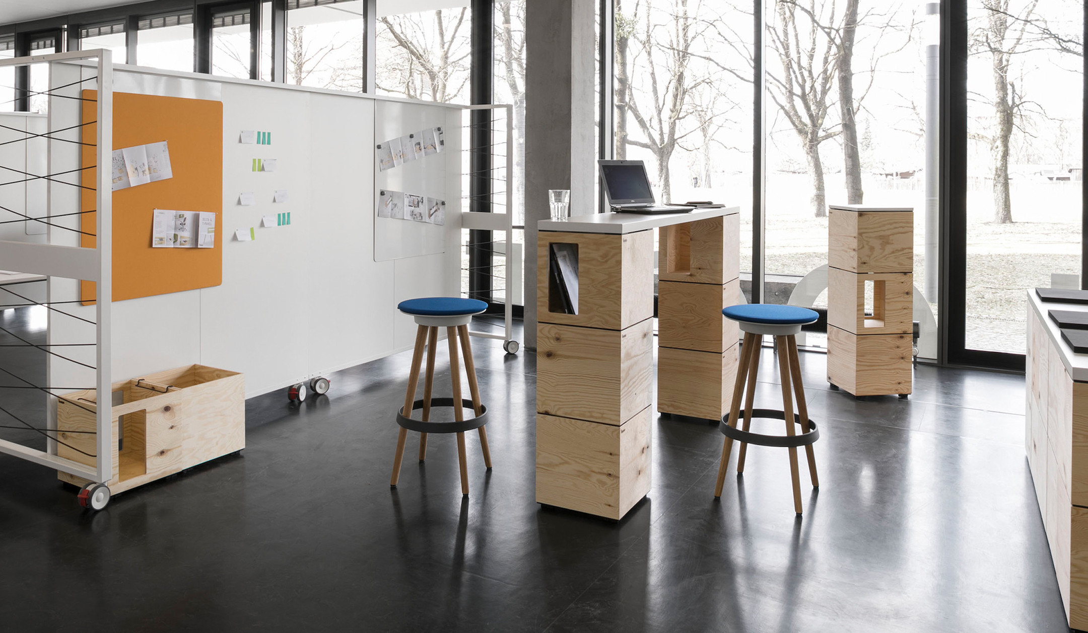 Bene-TIMBA-Stool-in-Steh-oder-Sitzhohe-aus-Massivholz-optional-mit-Lehne